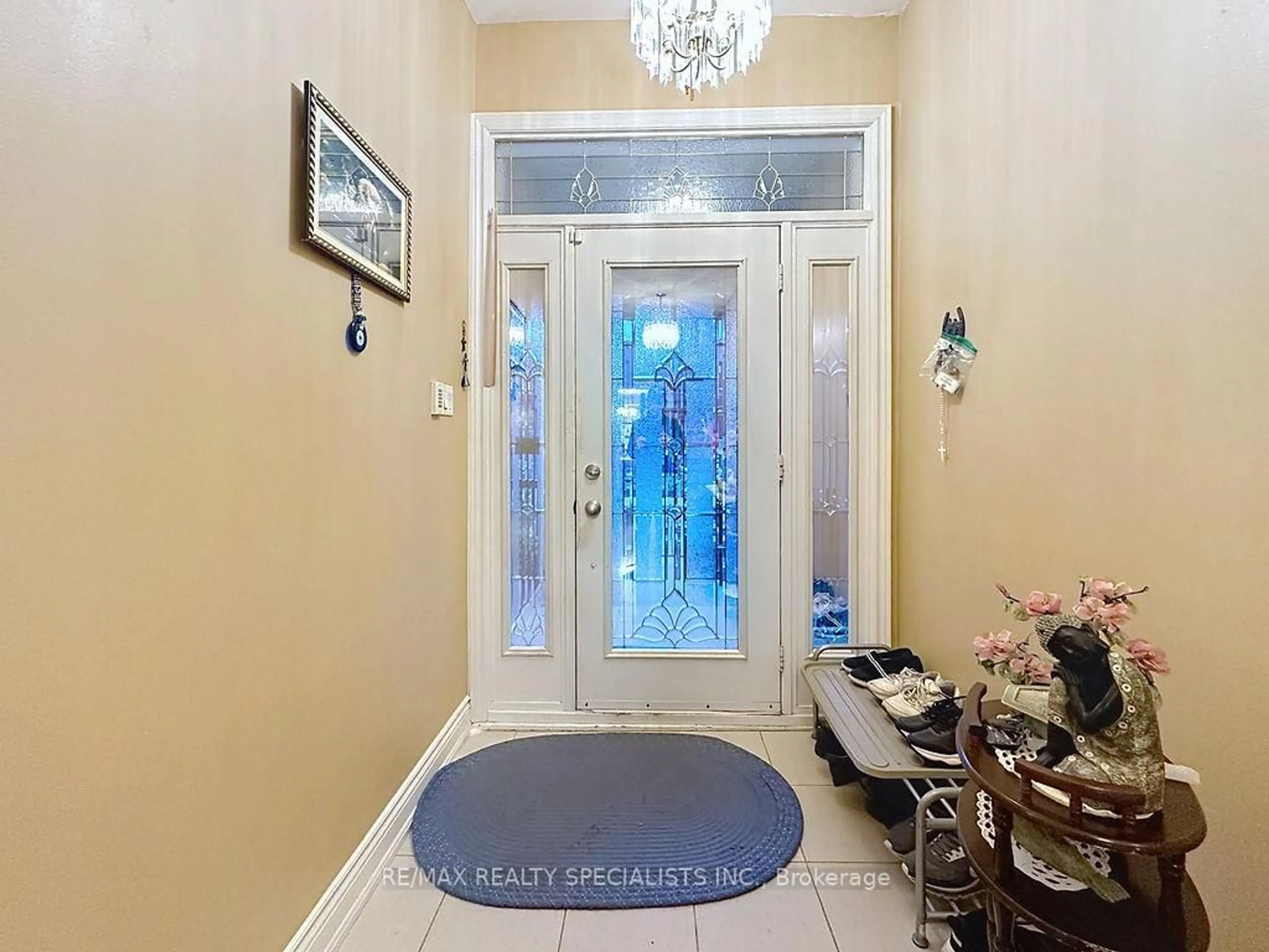Indoor foyer for 81 Argyle St, Toronto Ontario M6J 1N8
