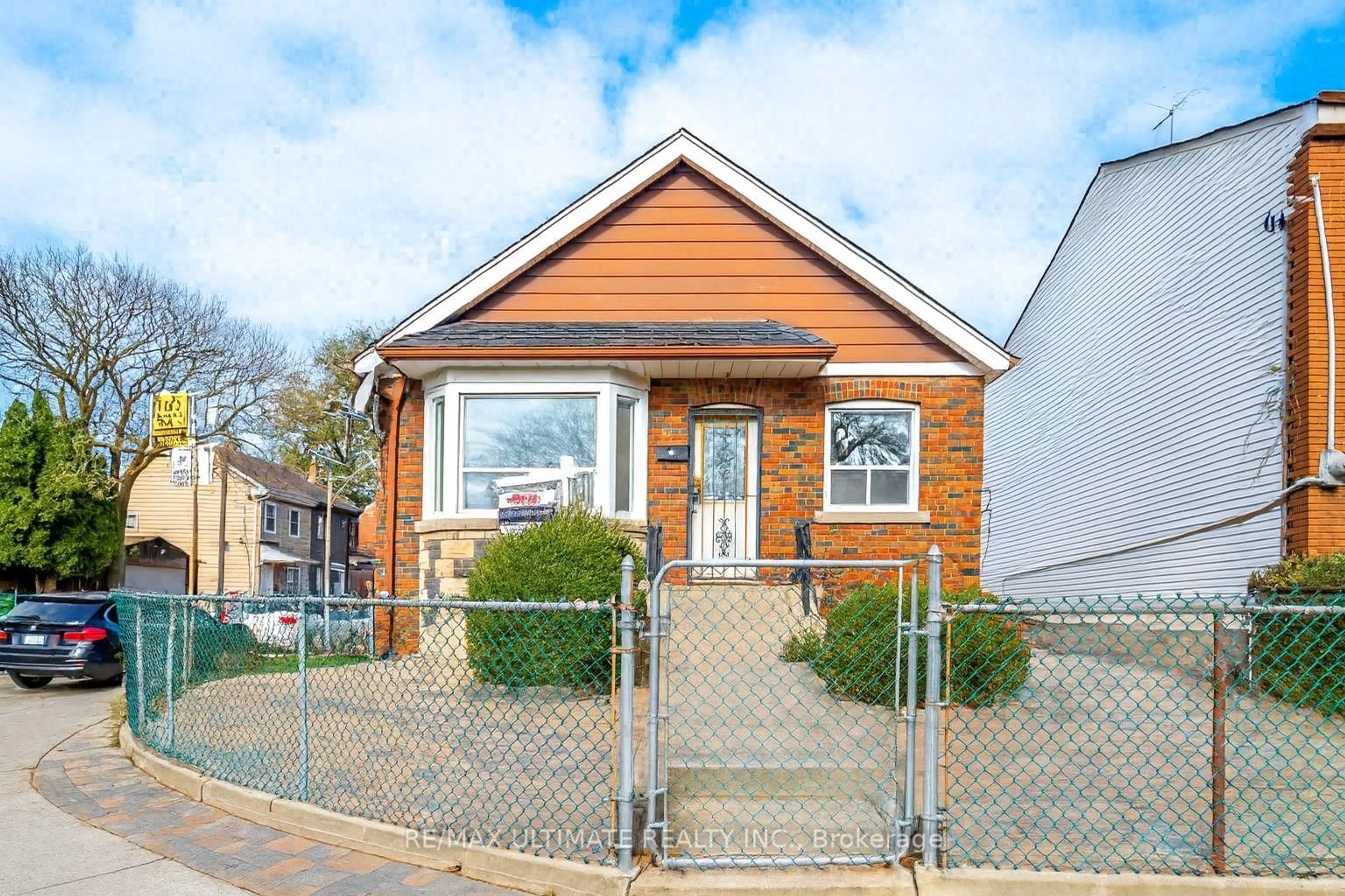 Home with brick exterior material, street for 42 Carr St, Toronto Ontario M5T 1B5