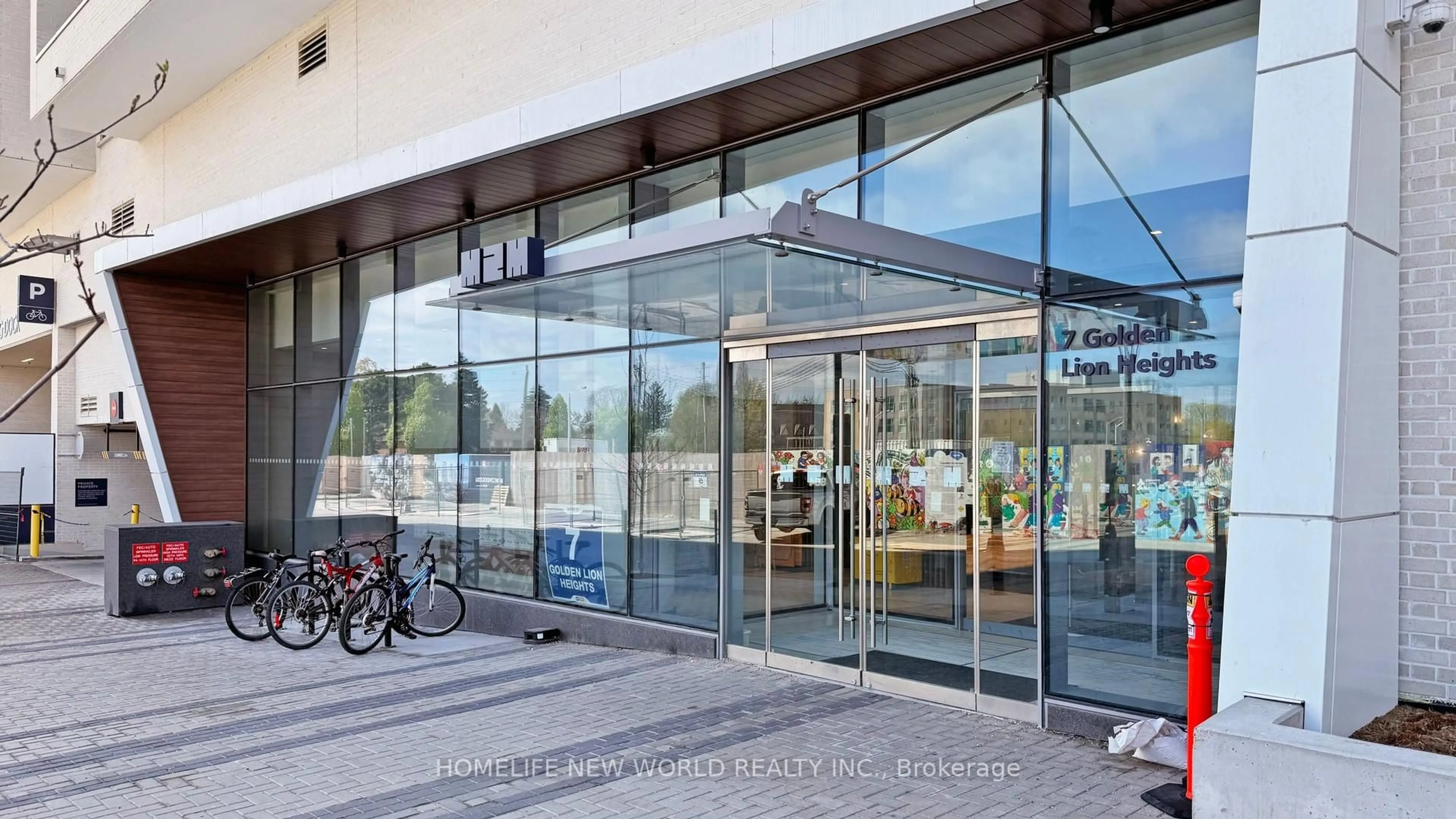 Indoor foyer for 7 Golden Lion Hts #N825, Toronto Ontario M2M 0C1