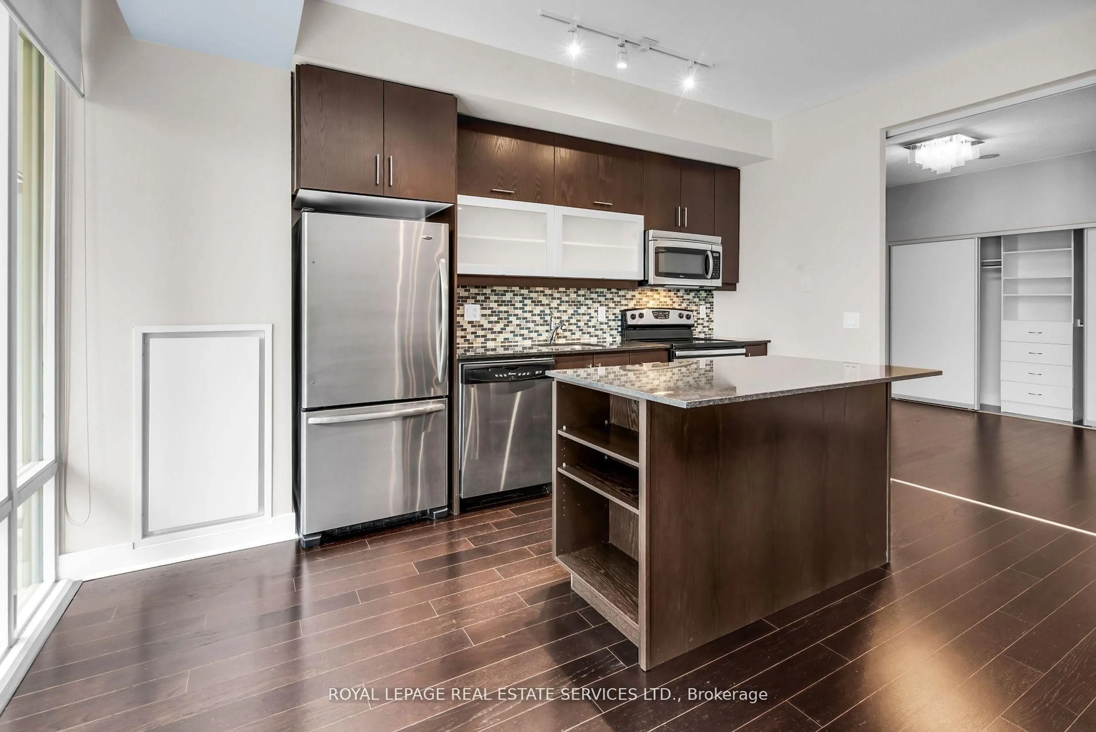 Open concept kitchen, unknown for 90 Stadium Rd #330, Toronto Ontario M5V 3W5
