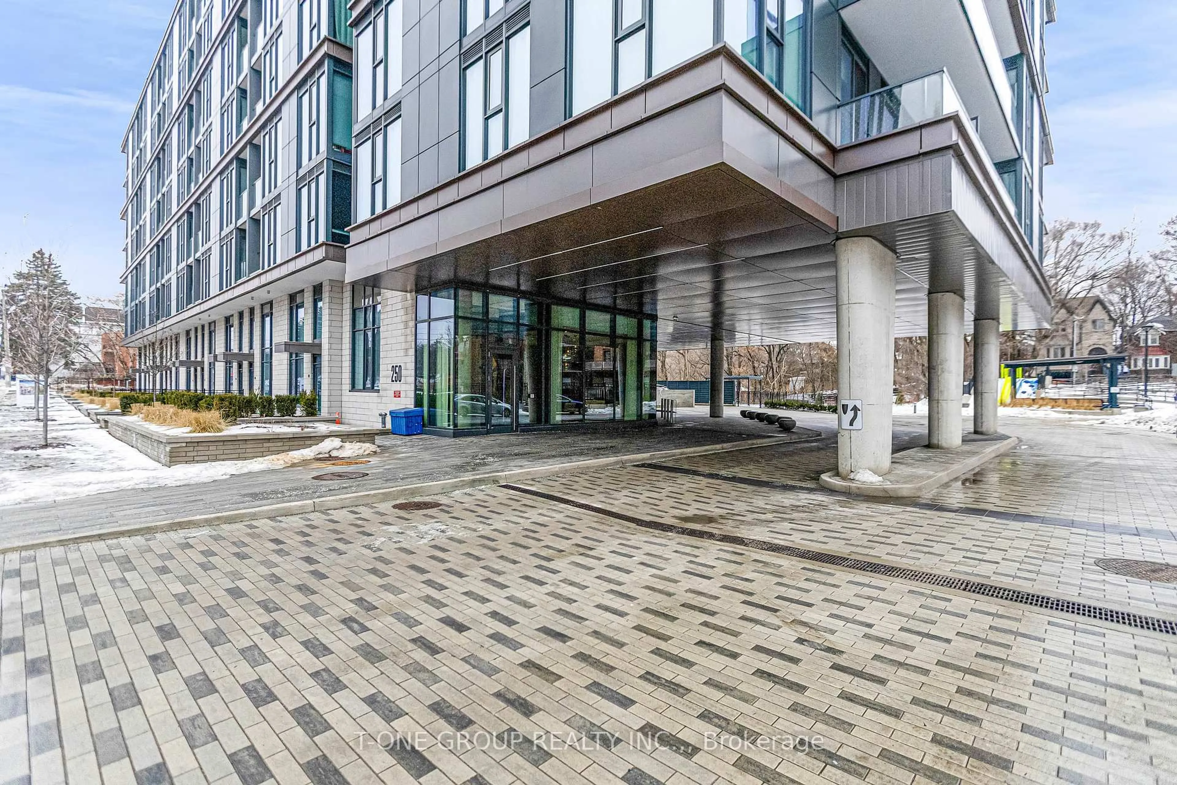 Indoor foyer for 250 Lawrence Ave #309, Toronto Ontario M5M 1B1