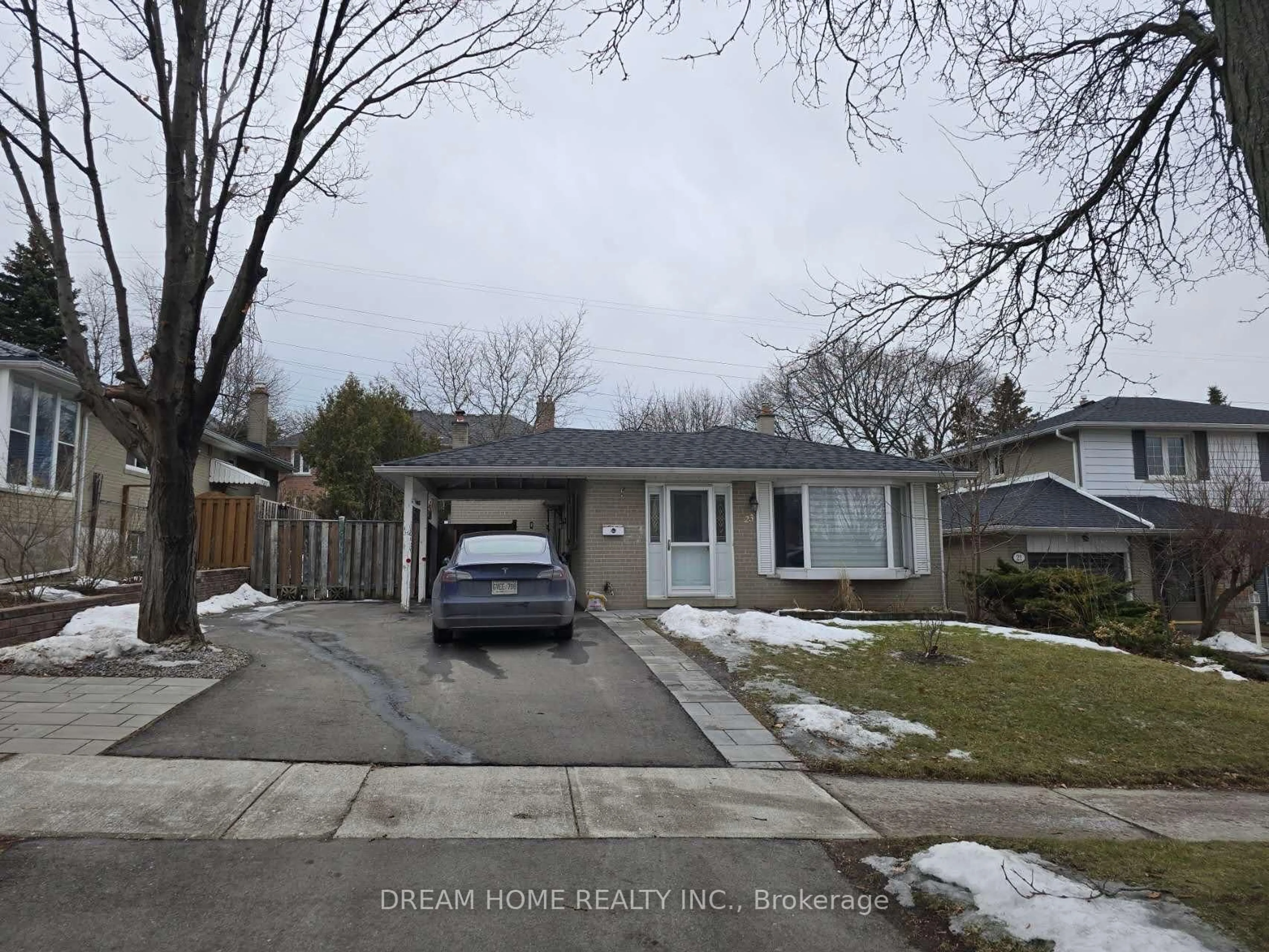 A pic from outside/outdoor area/front of a property/back of a property/a pic from drone, street for 23 Tristan Cres, Toronto Ontario M2H 1X2
