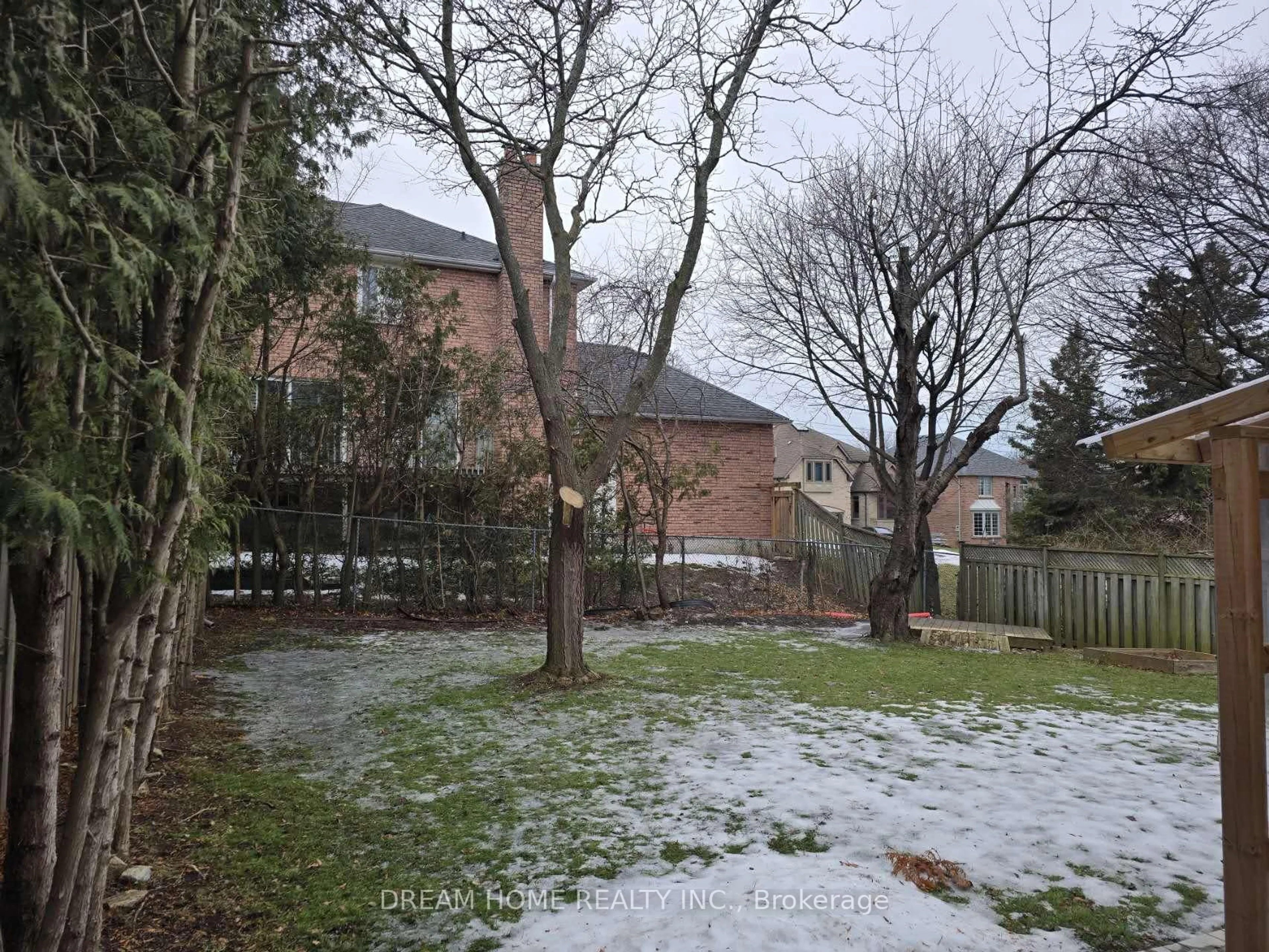 A pic from outside/outdoor area/front of a property/back of a property/a pic from drone, street for 23 Tristan Cres, Toronto Ontario M2H 1X2