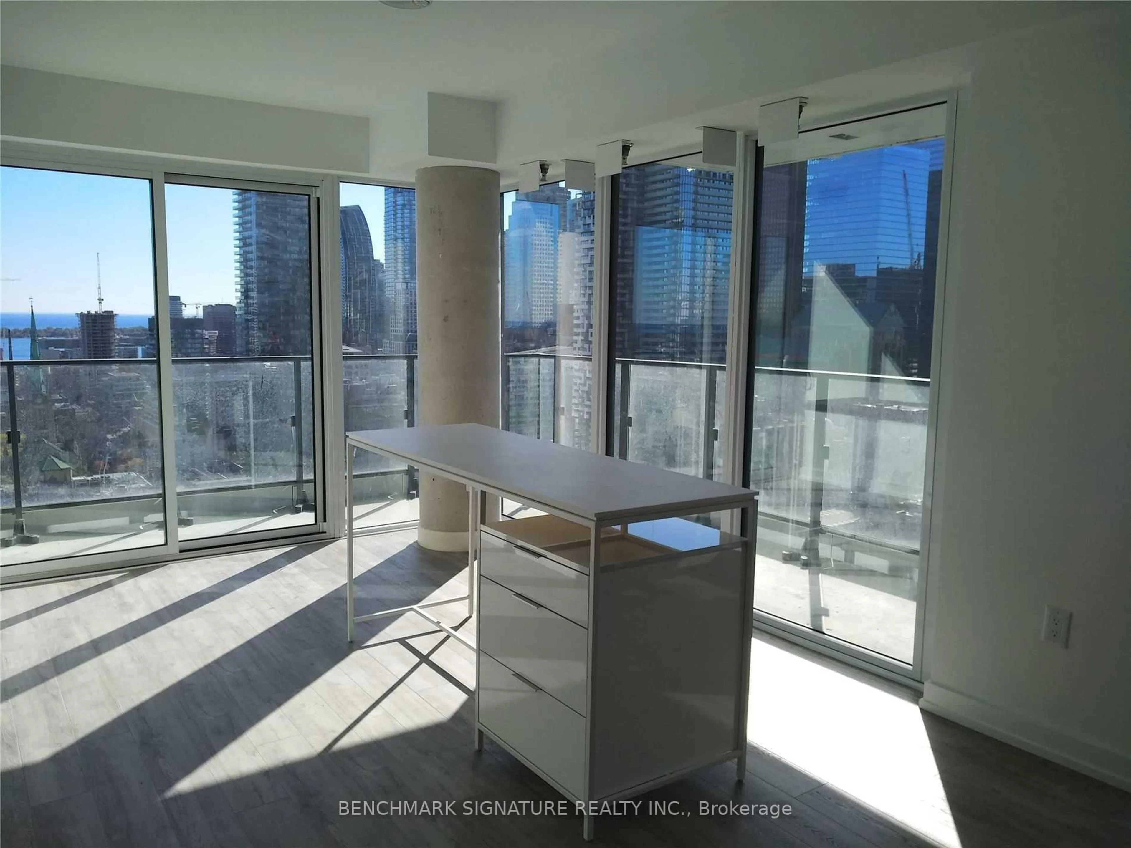 A pic of a room for 77 Shuter St ##2802, Toronto Ontario M5B 0B8