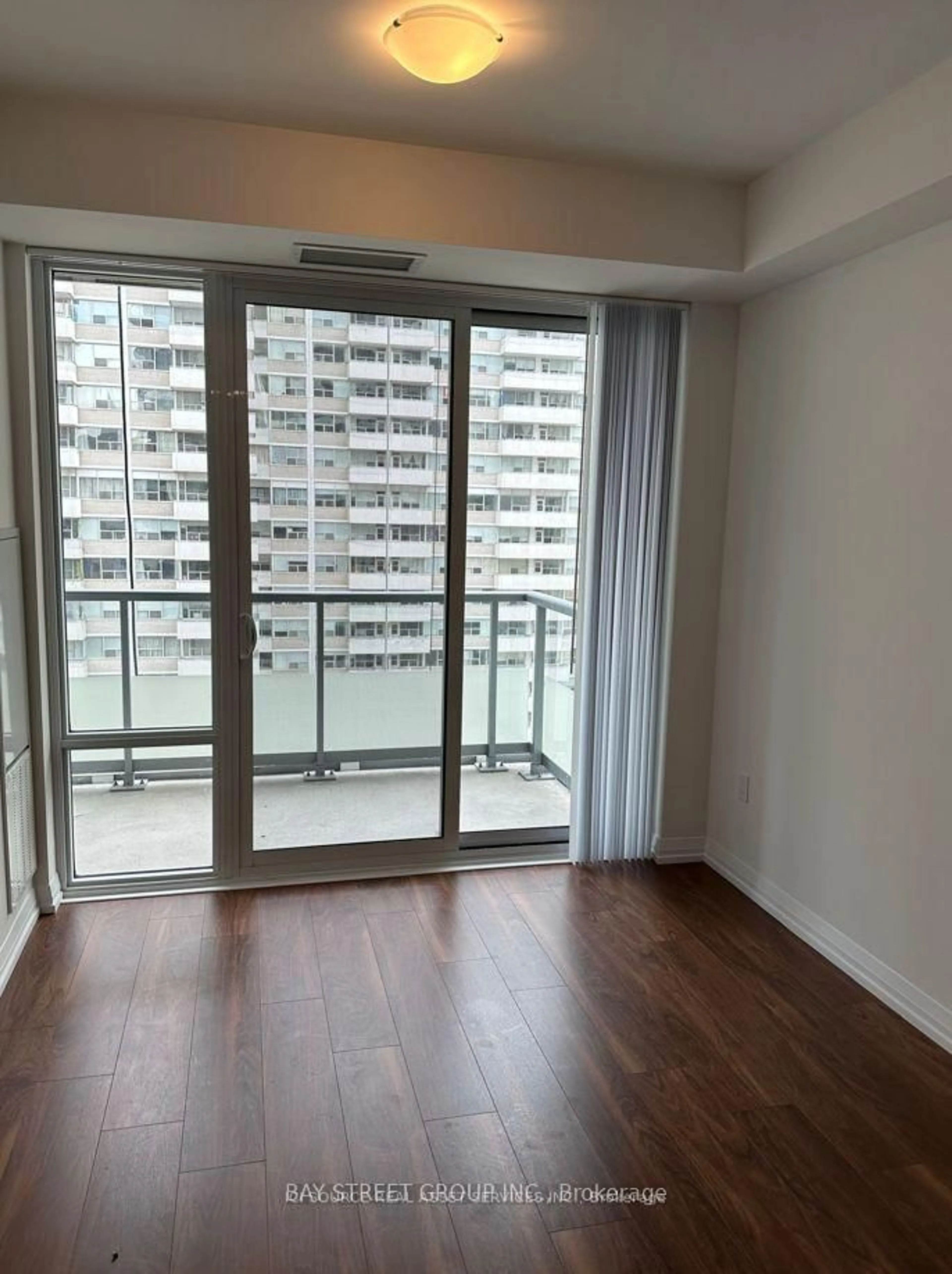 A pic of a room for 50 Dunfield Ave #1520, Toronto Ontario M4S 0E4