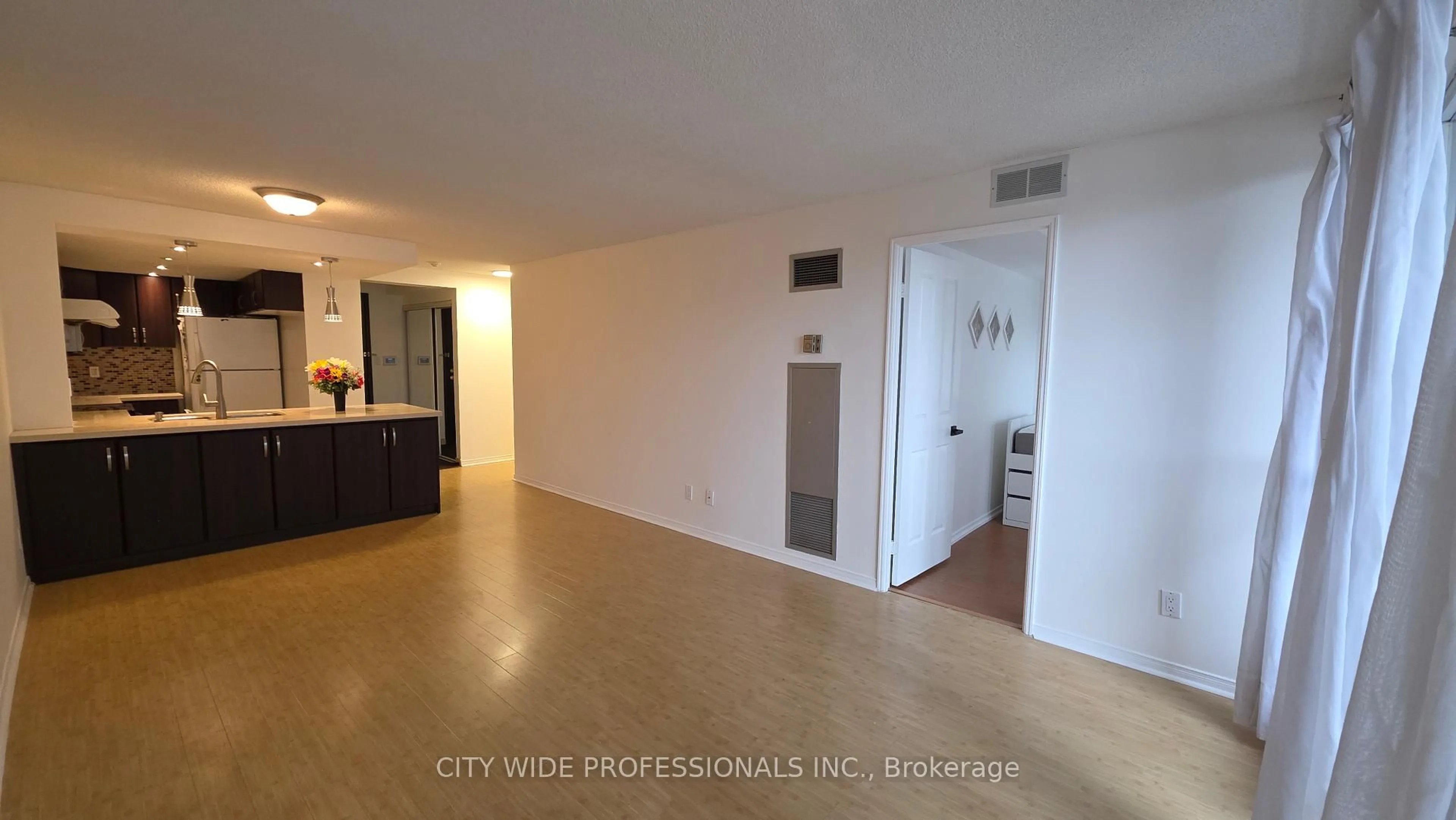 A pic of a room for 28 Hollywood Ave #202, Toronto Ontario M2N 6S4