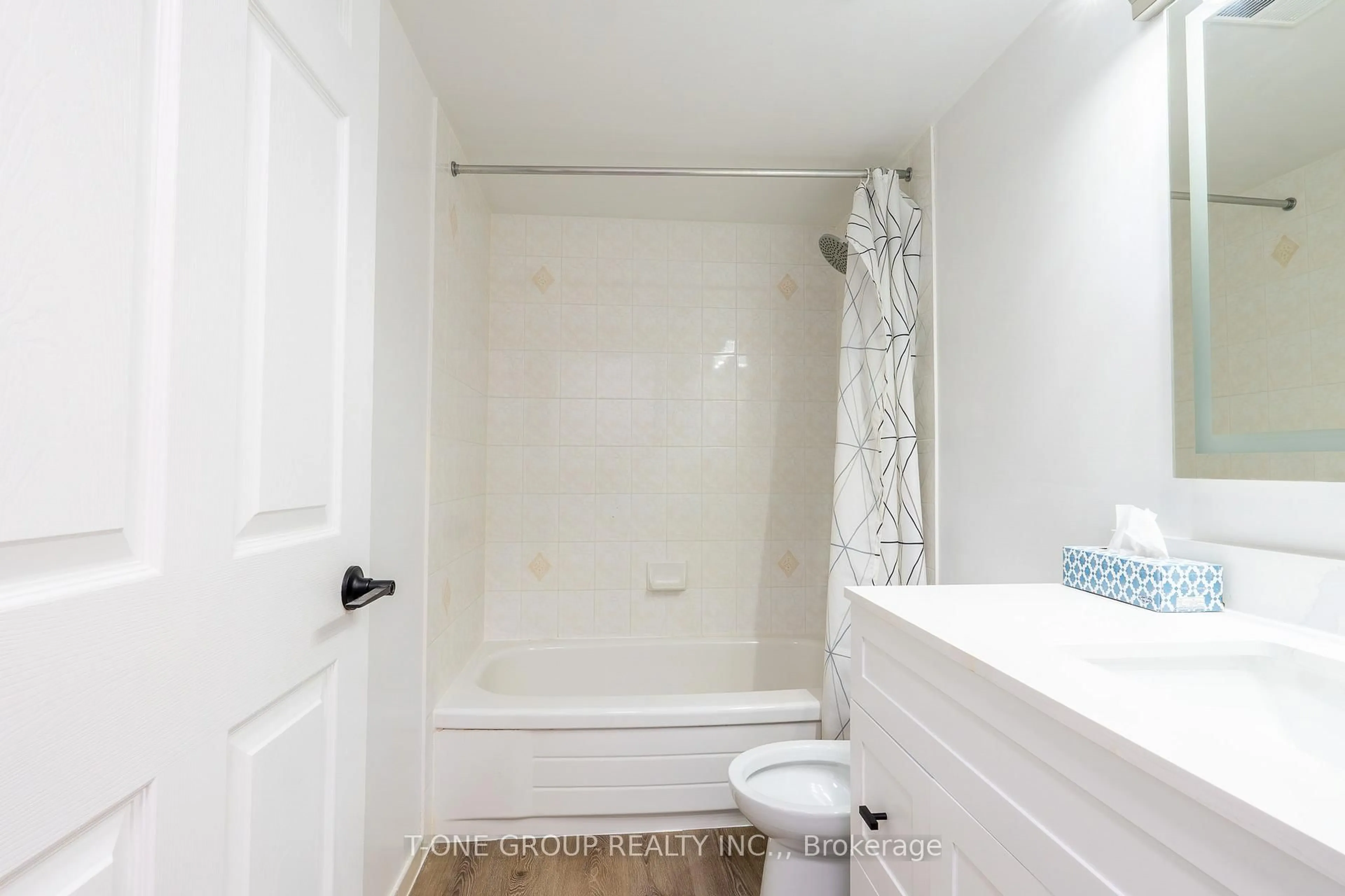 Standard bathroom, unknown for 29 Pemberton Ave #605, Toronto Ontario M2M 4L5