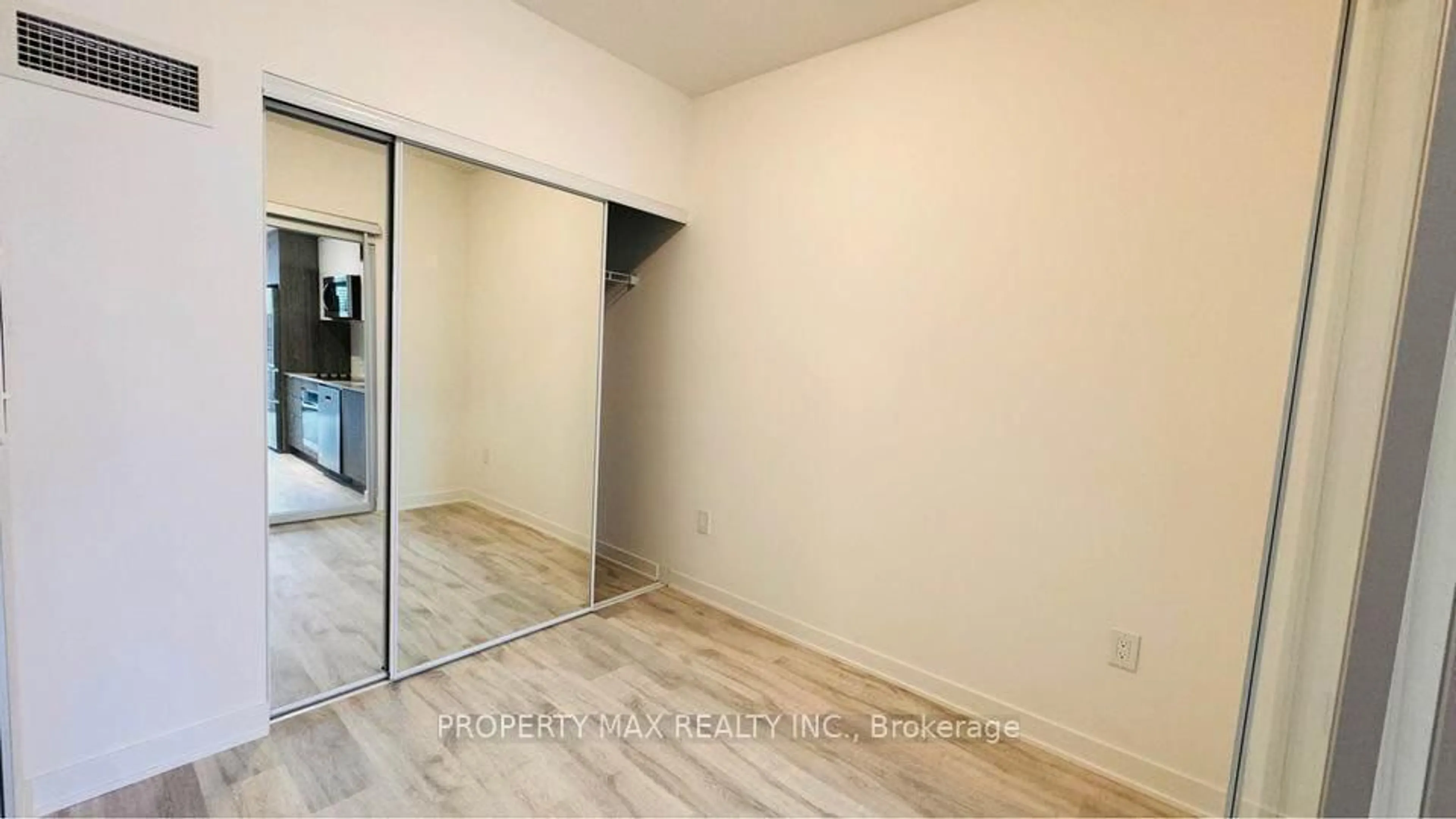 A pic of a room for 70 Princess St #403, Toronto Ontario M5A 0X6