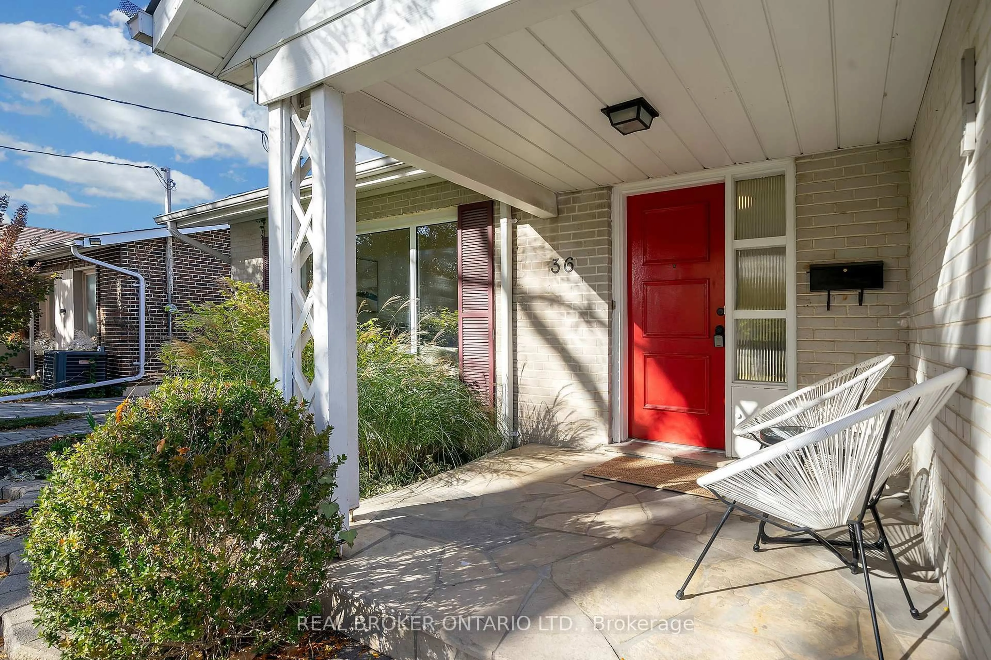 Indoor entryway for 36 Marthclare Ave, Toronto Ontario M3A 1E2