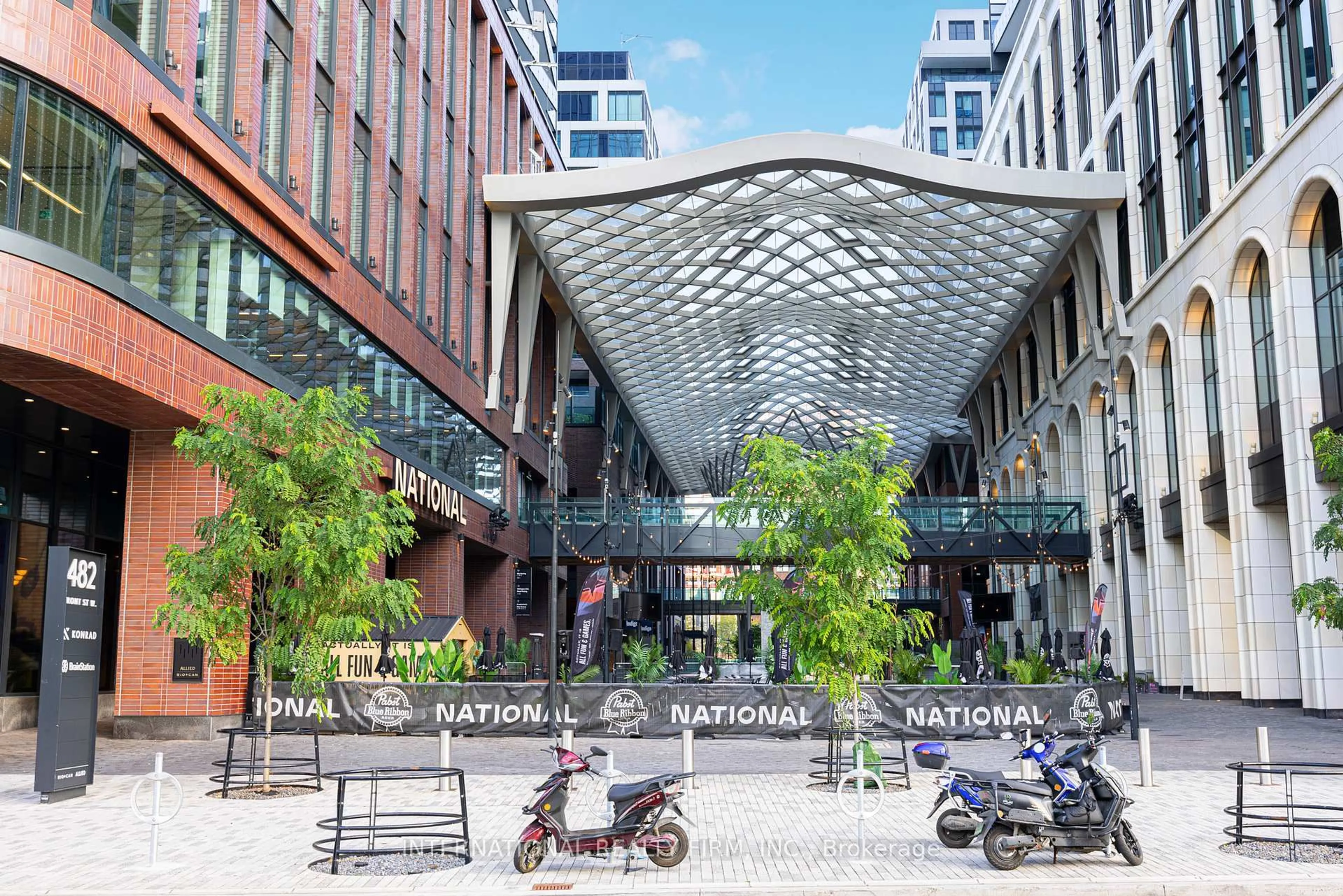 Patio, street for 480 FRONT St #1714, Toronto Ontario M5V 0V5