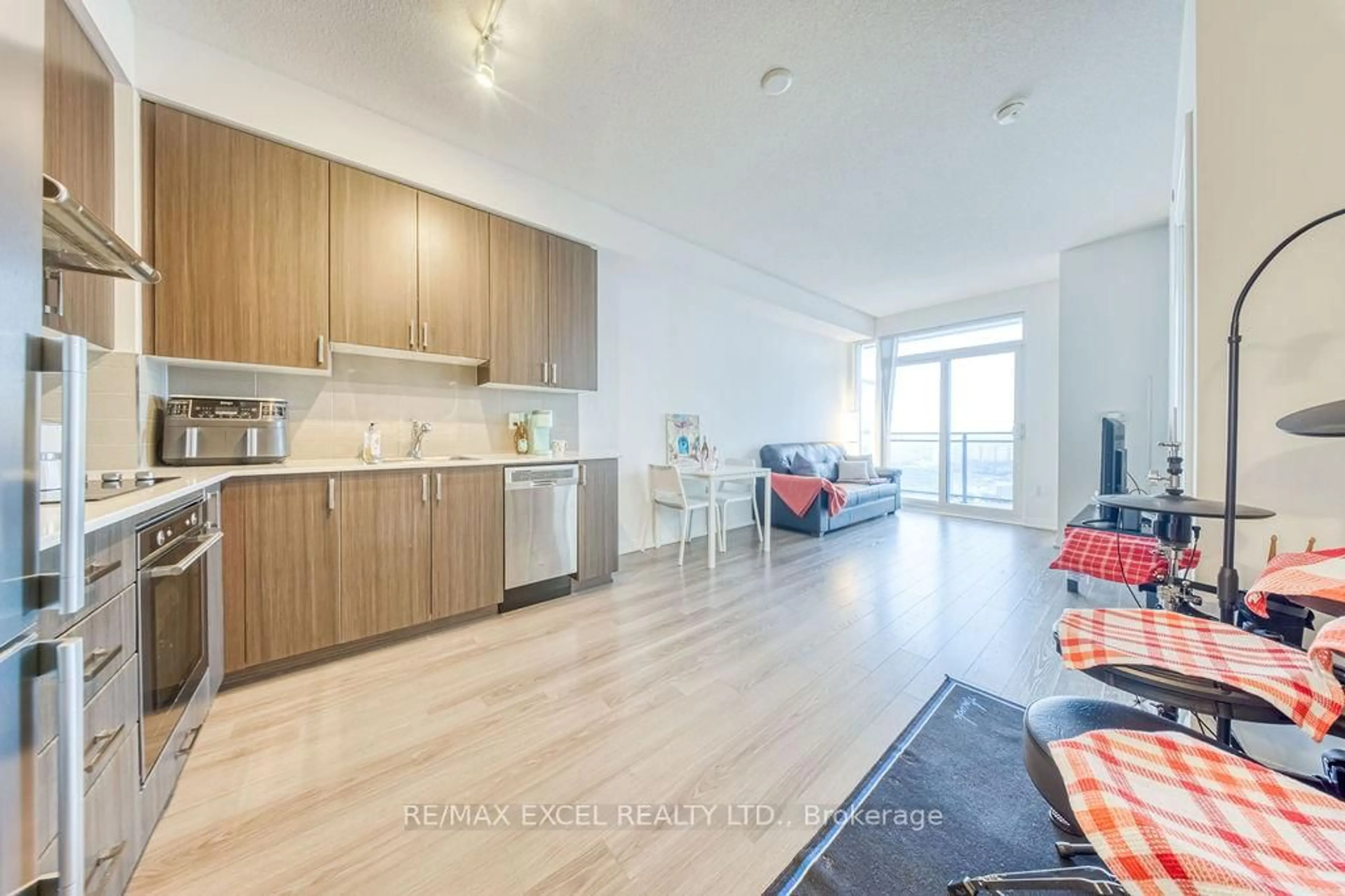 Open concept kitchen, wood/laminate floor for 55 Ann O'reilly Rd #2510, Toronto Ontario M2J 0E1
