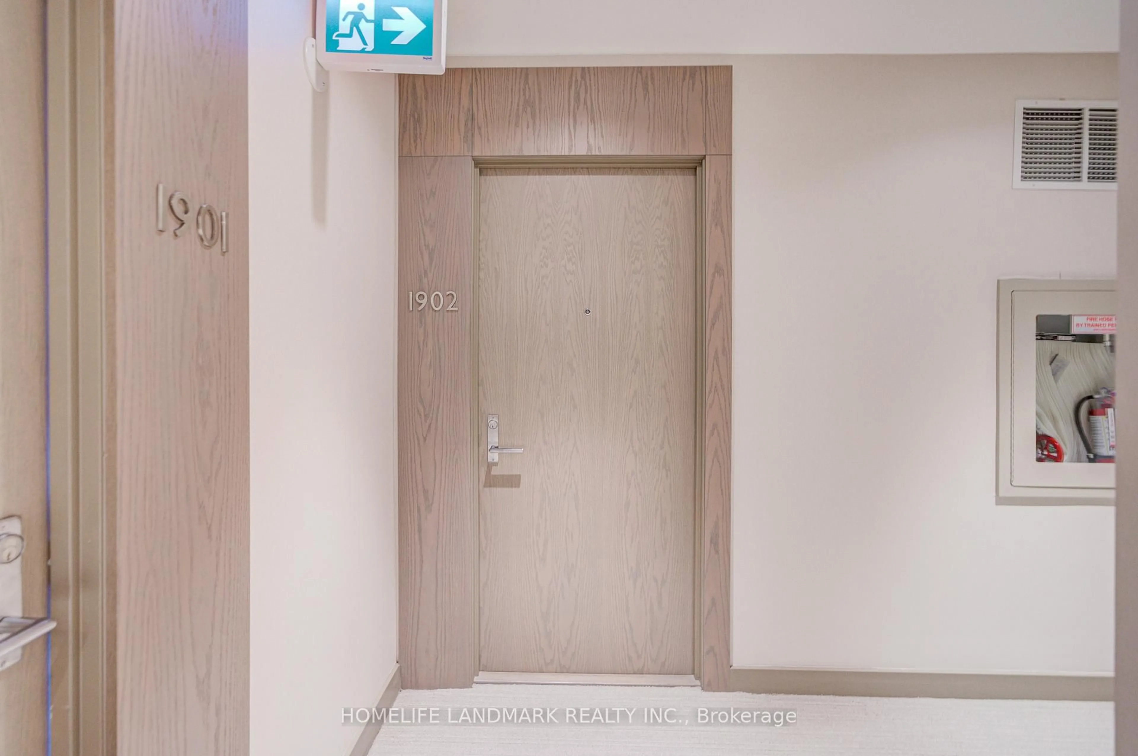 Indoor foyer for 125 Blue Jays Way #1902, Toronto Ontario M5V 0N5