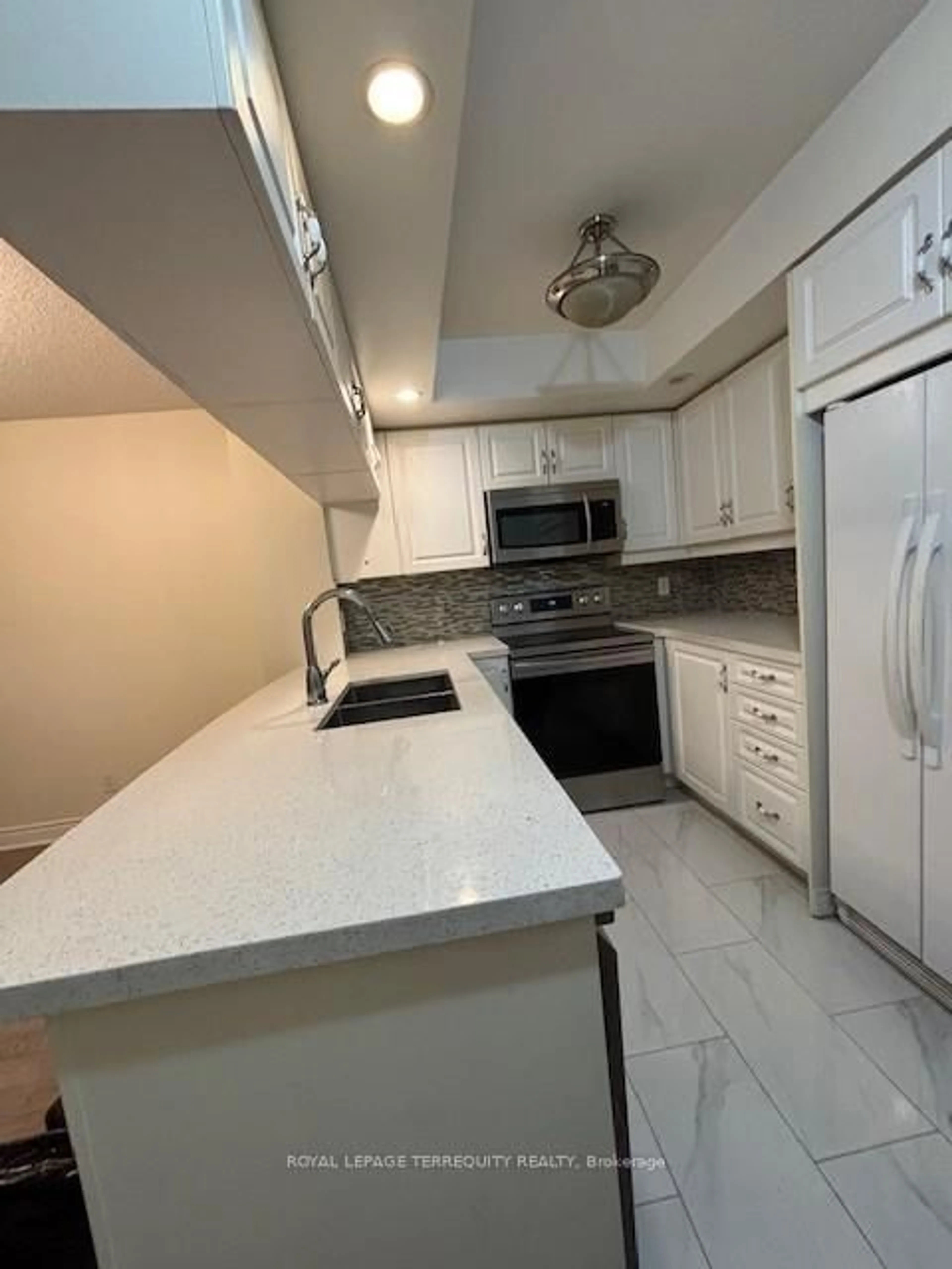 Standard kitchen, ceramic/tile floor for 15 Northtown Way #320, Toronto Ontario M2N 7A2