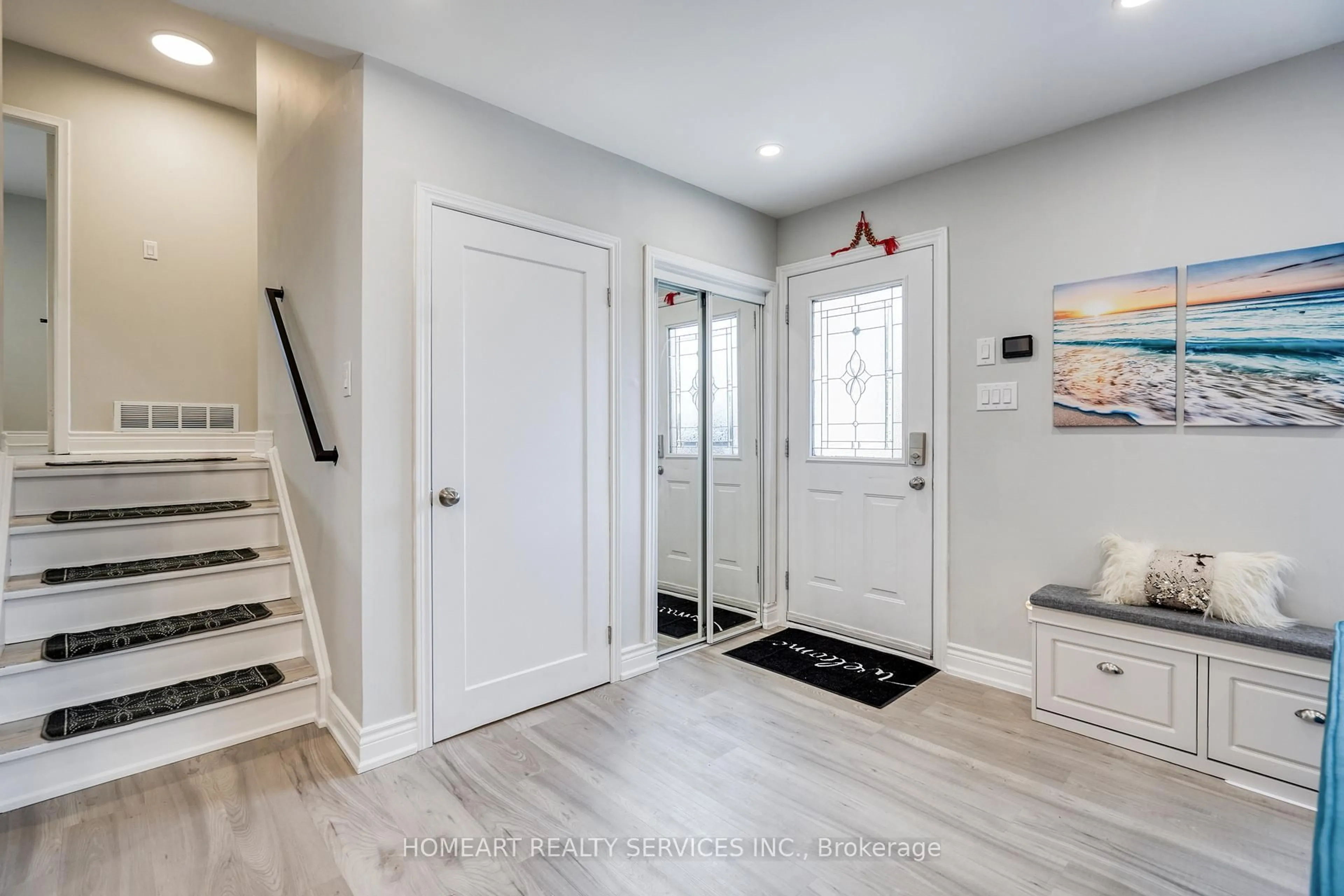 Indoor entryway for 2 Lesgay Cres, Toronto Ontario M2J 2H8