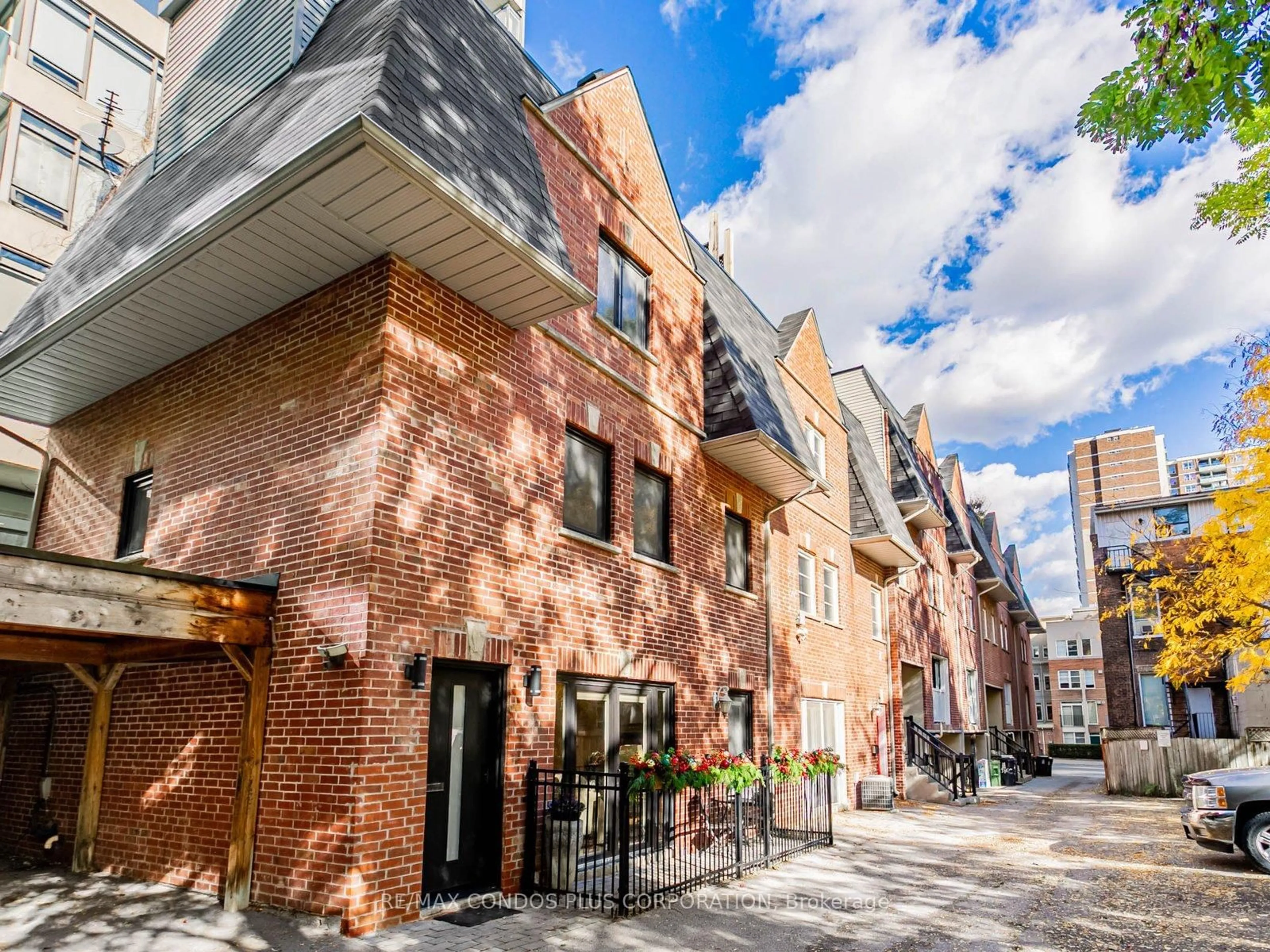 Home with brick exterior material, street for 346 Jarvis St #F, Toronto Ontario M4Y 2G6