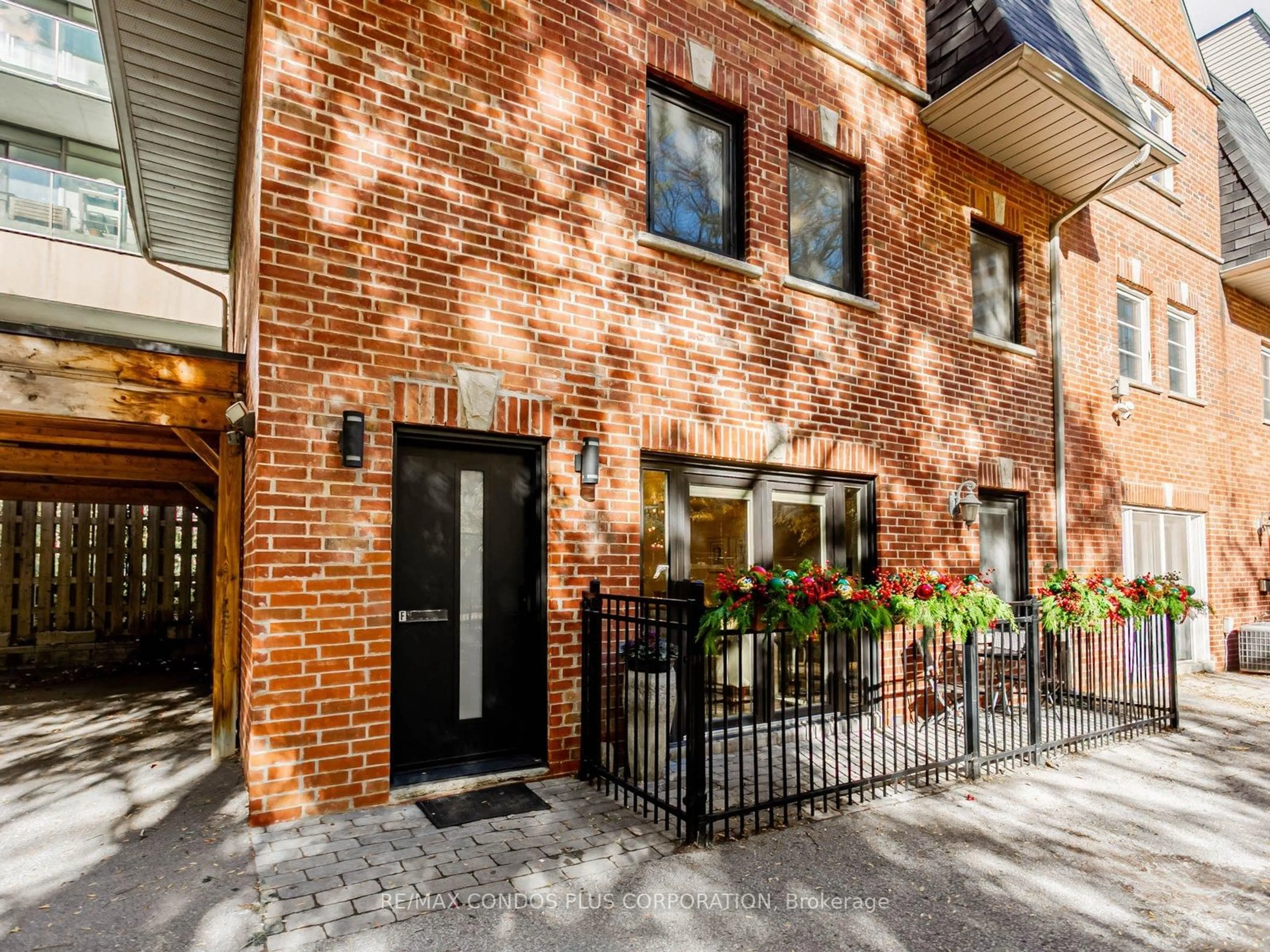 Home with brick exterior material, street for 346 Jarvis St #F, Toronto Ontario M4Y 2G6