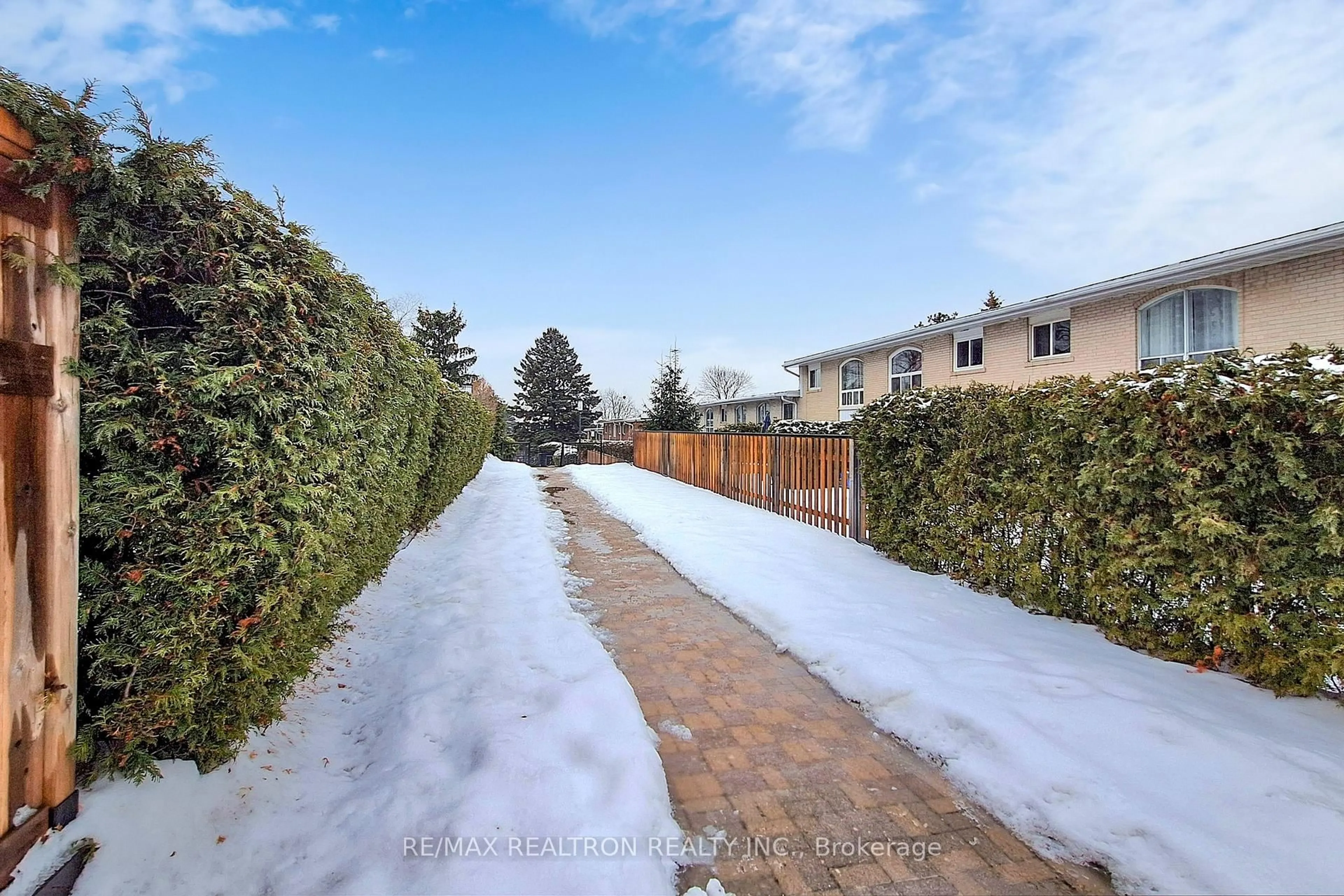 Patio, street for 25 Esterbrooke Ave #118, Toronto Ontario M2J 2C5