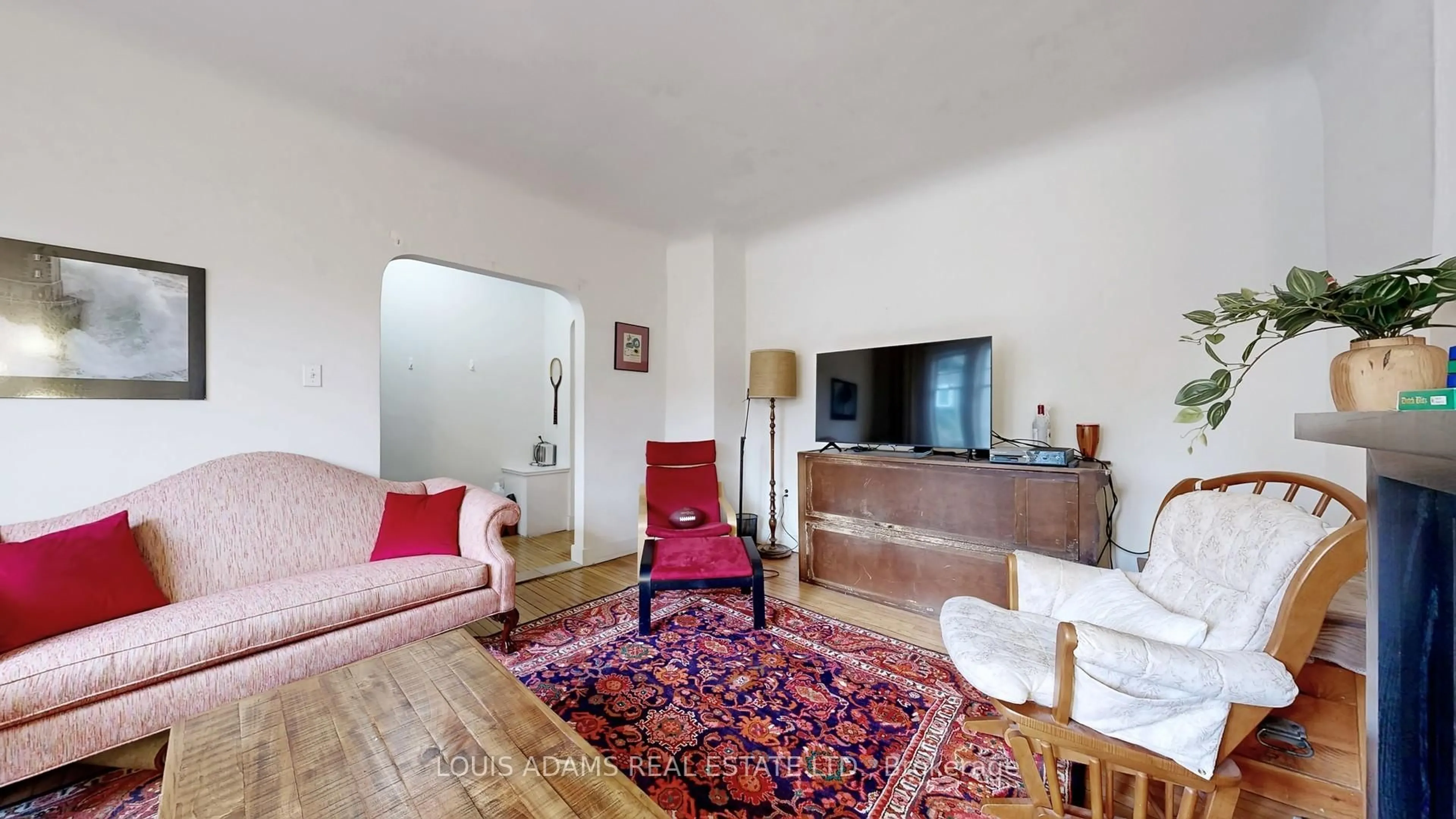 Living room with furniture, unknown for 499 Palmerston Blvd, Toronto Ontario M6G 2P2