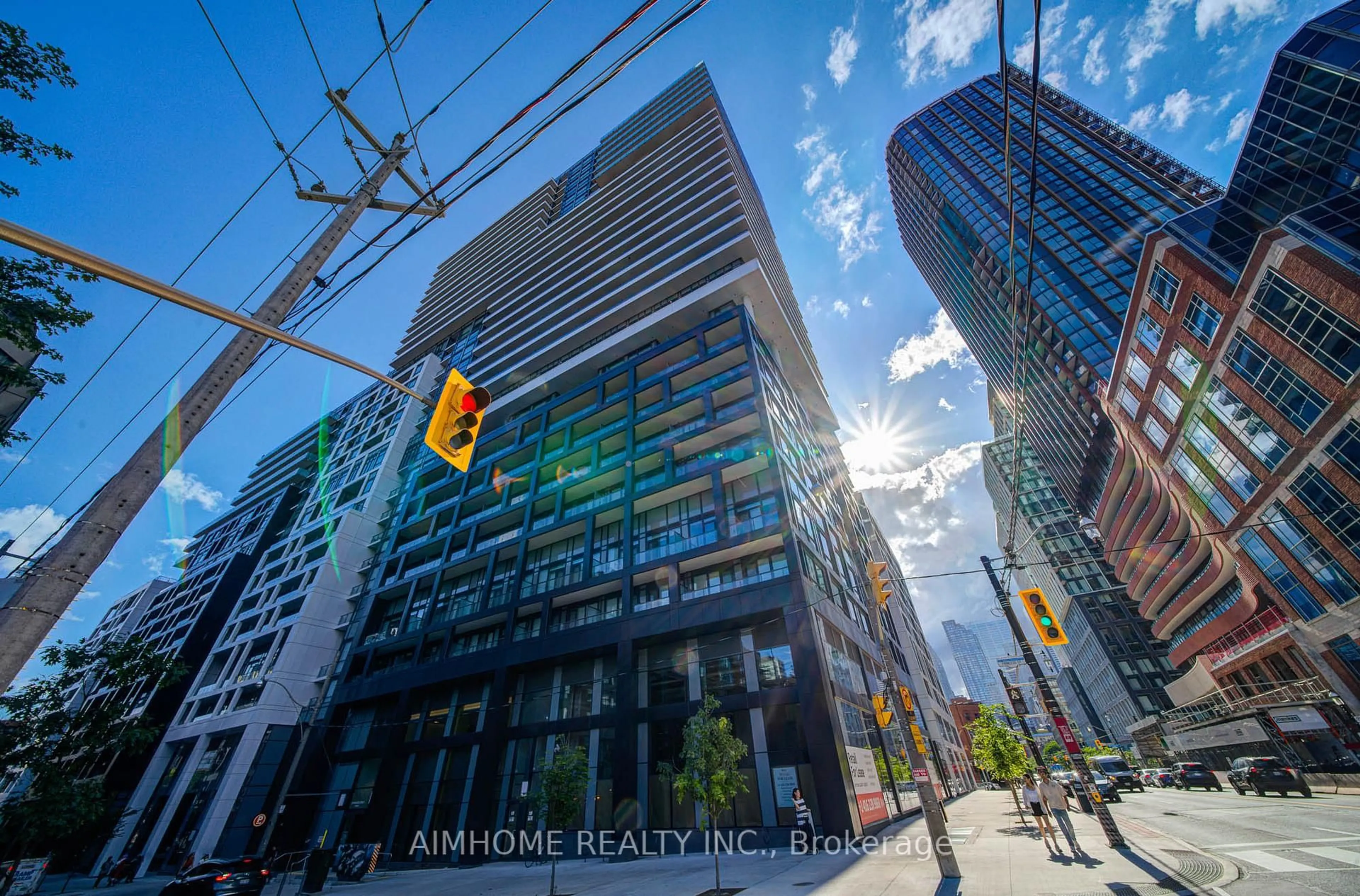 Indoor foyer for 70 Princess St #1723, Toronto Ontario M5A 0X6