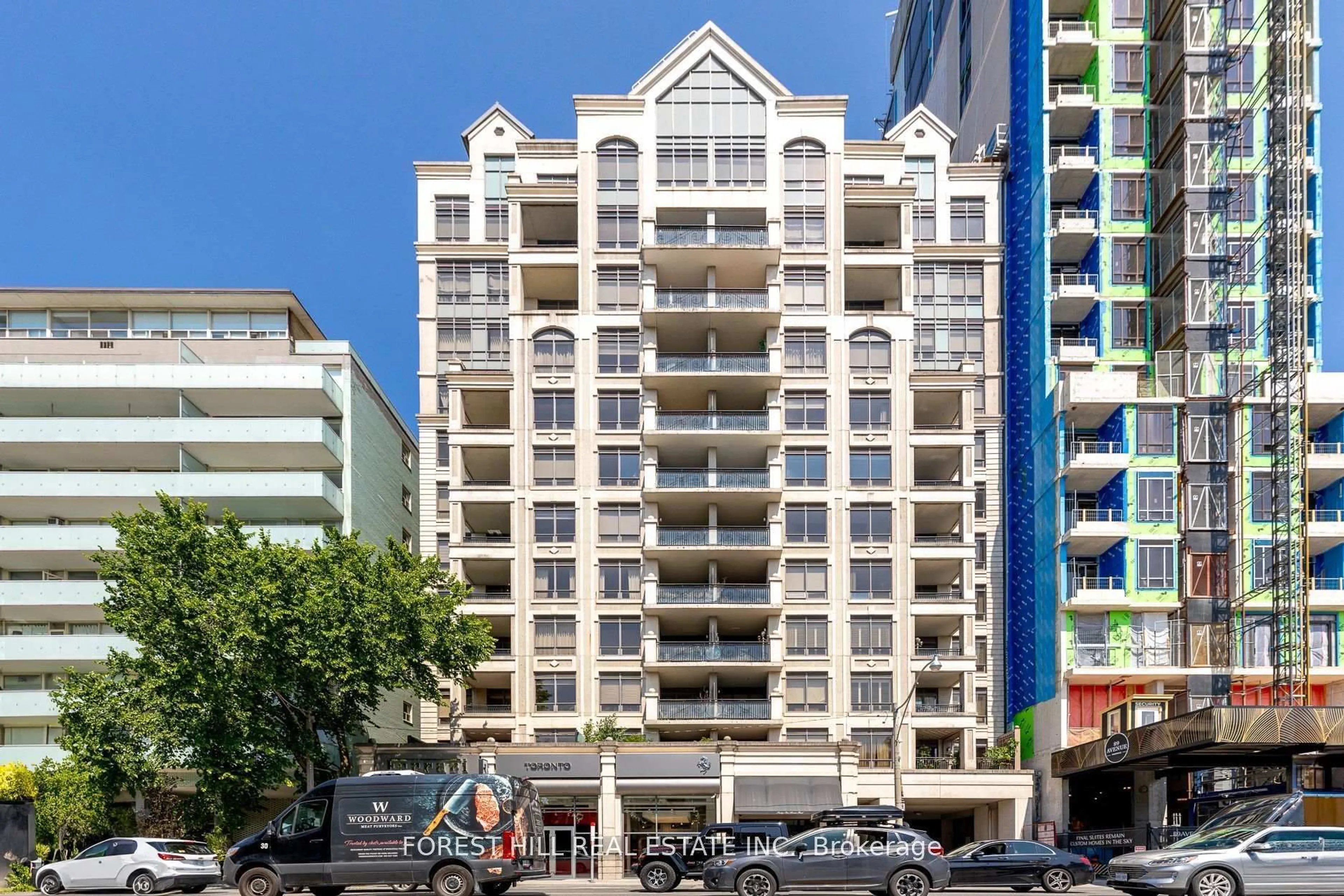 A pic from outside/outdoor area/front of a property/back of a property/a pic from drone, city buildings view from balcony for 99 Avenue Rd #1006, Toronto Ontario M5R 2G5