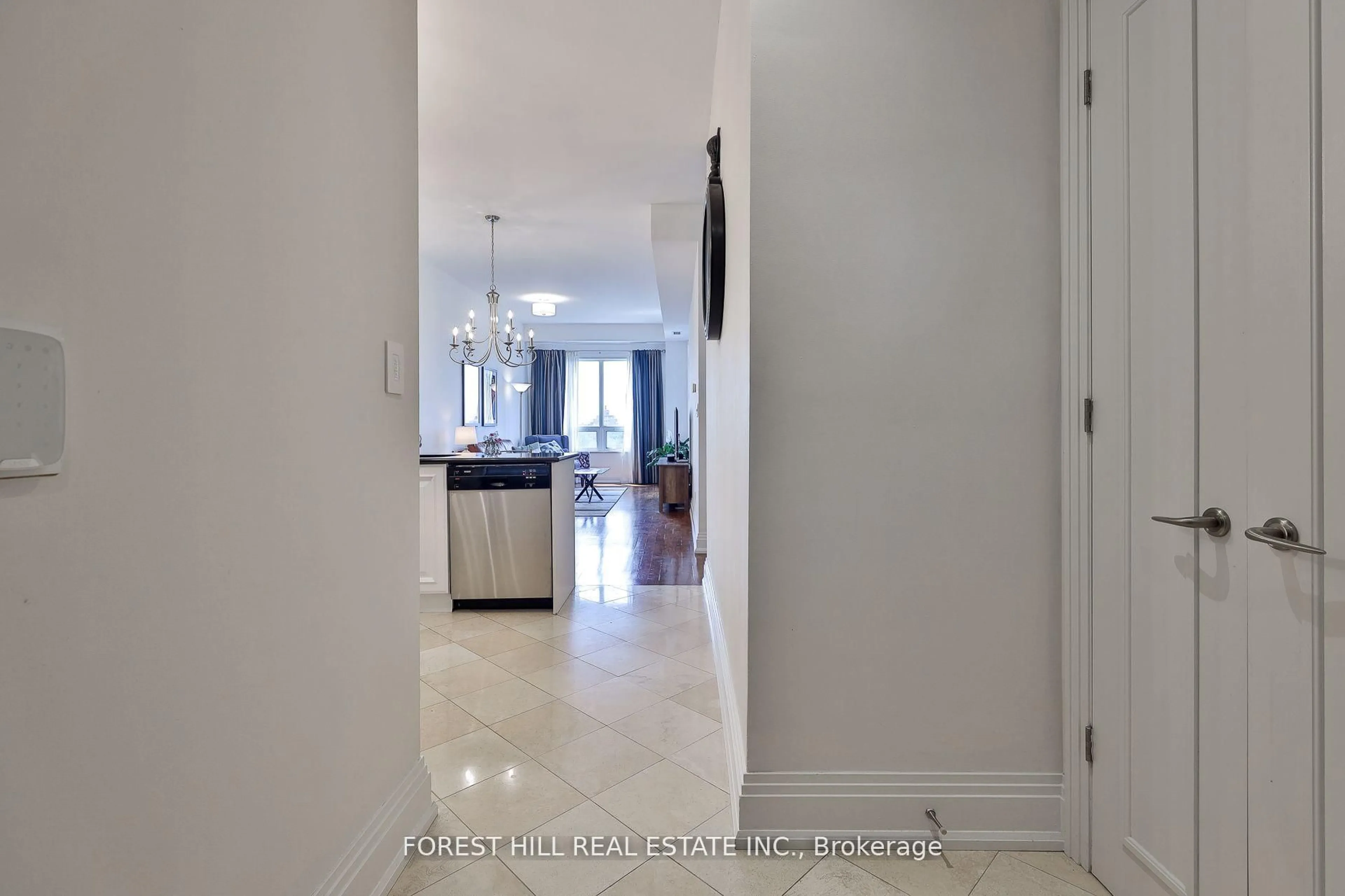 Indoor entryway for 99 Avenue Rd #1006, Toronto Ontario M5R 2G5