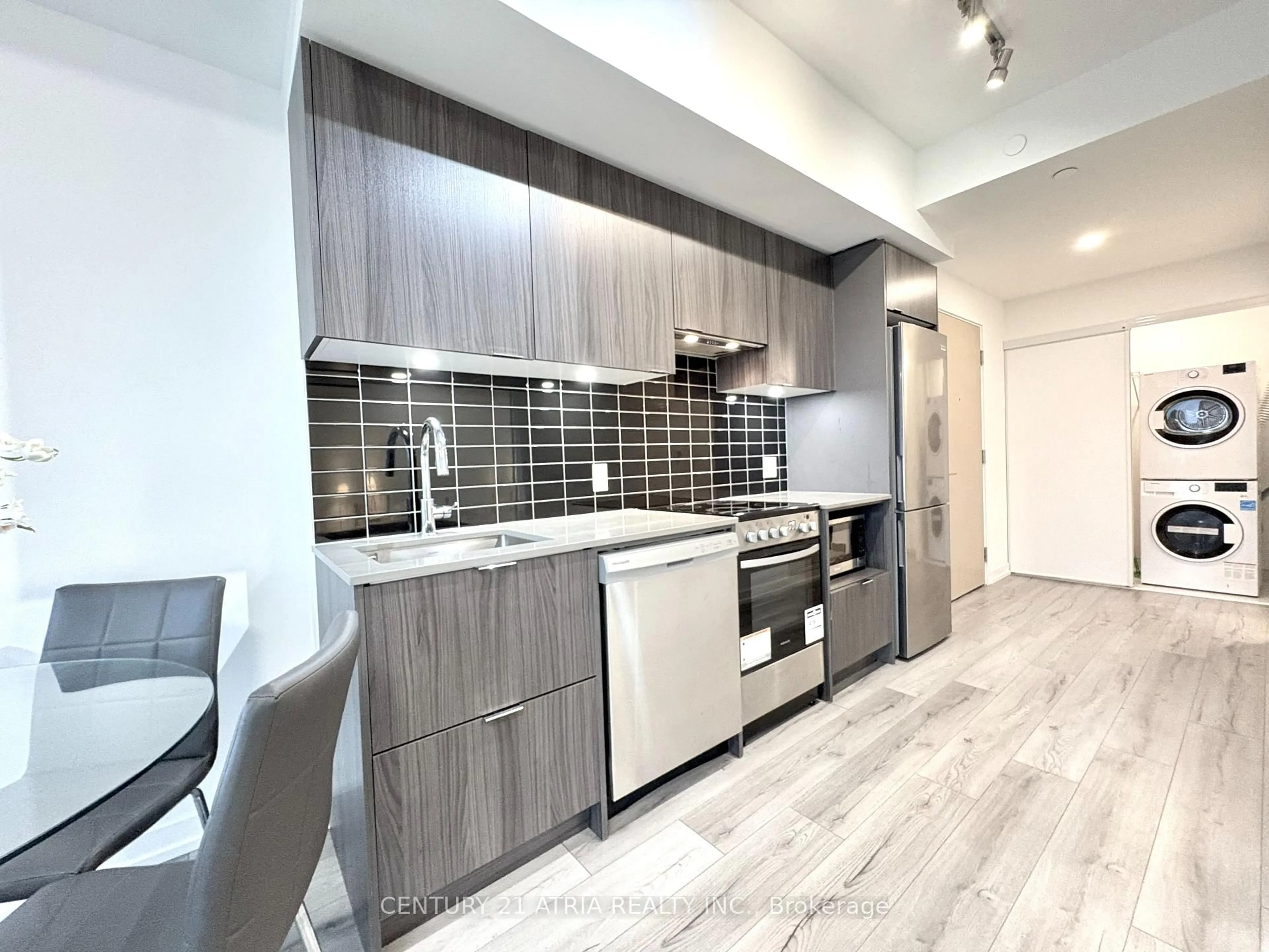 Contemporary kitchen, unknown for 395 Bloor St #5206, Toronto Ontario M4W 0B4