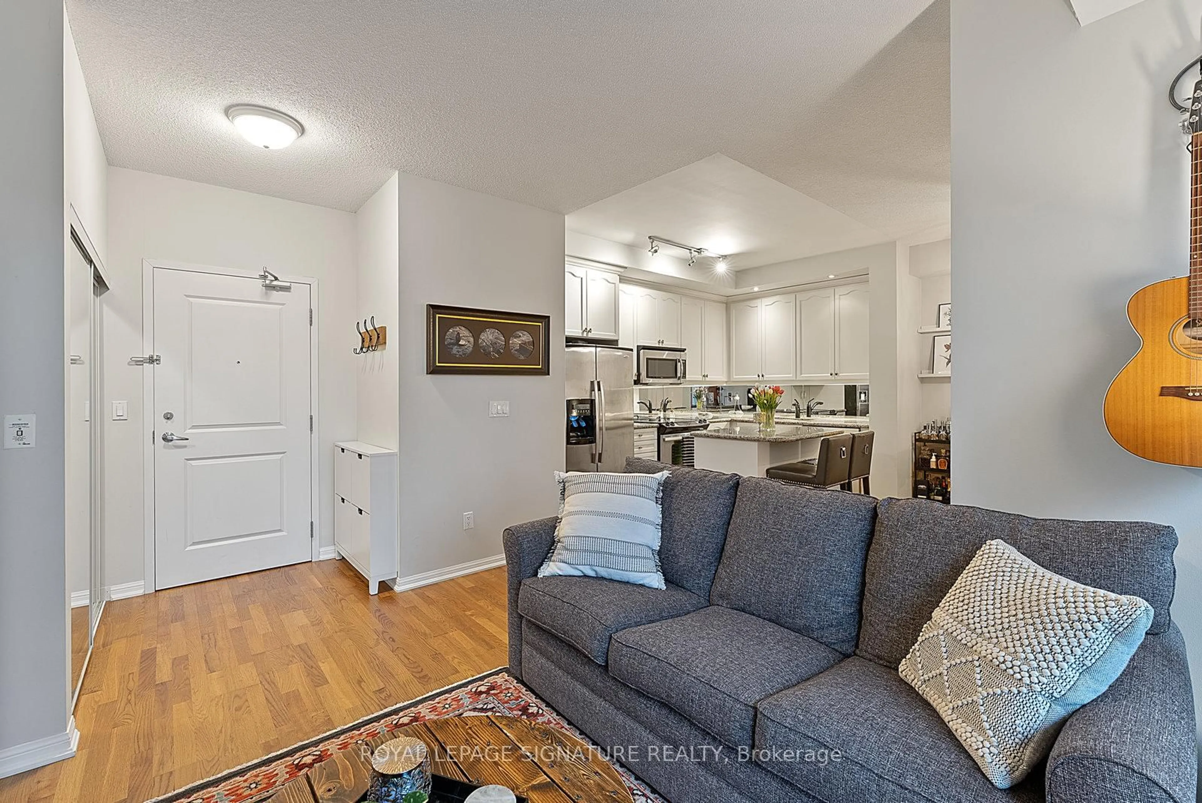 Living room with furniture, unknown for 628 Fleet St #316, Toronto Ontario M5V 1A9