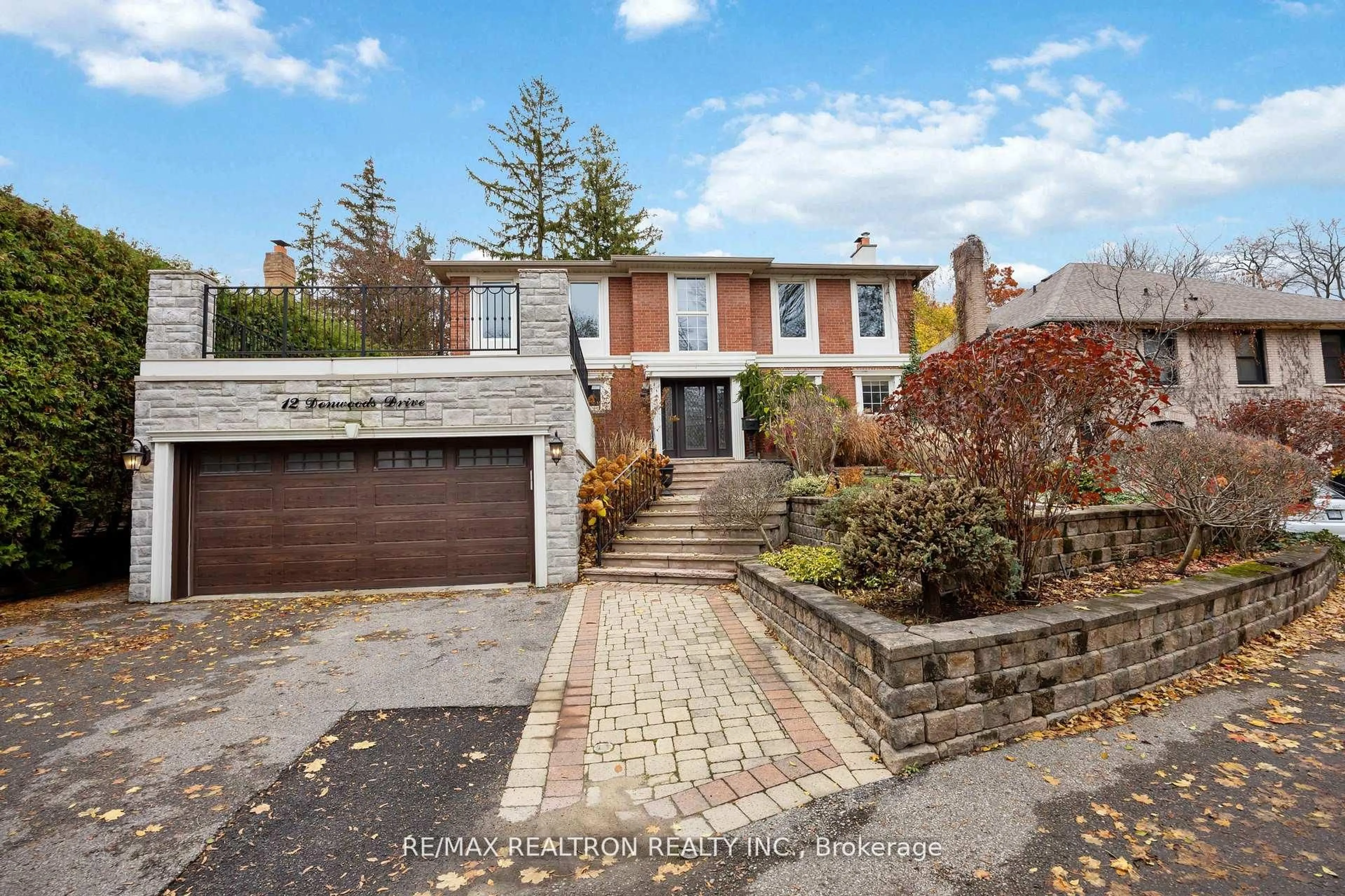 A pic from outside/outdoor area/front of a property/back of a property/a pic from drone, street for 12 Donwoods Dr, Toronto Ontario M4N 2G1