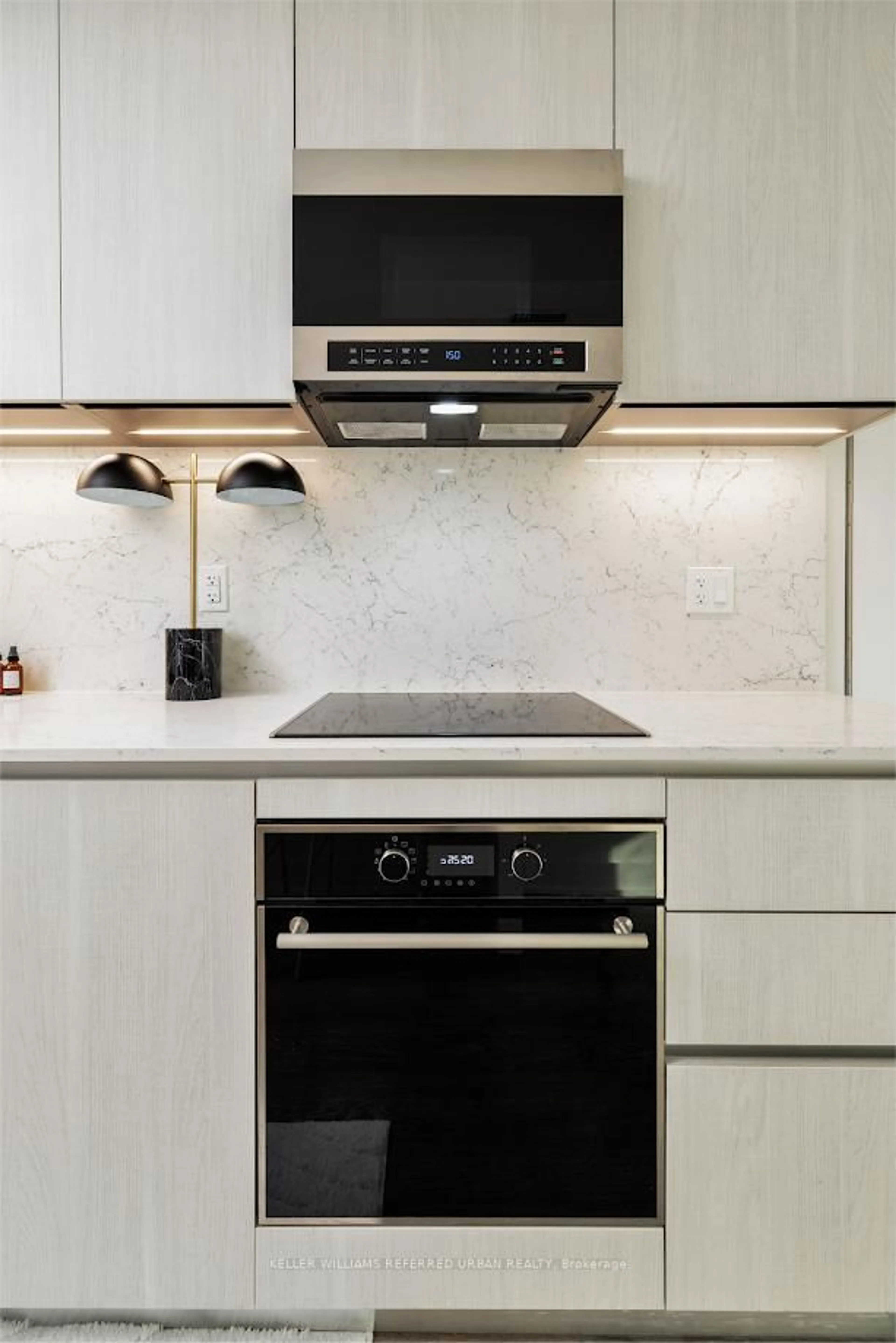 Unknown for 8 Cumberland St #301, Toronto Ontario M4W 0B6