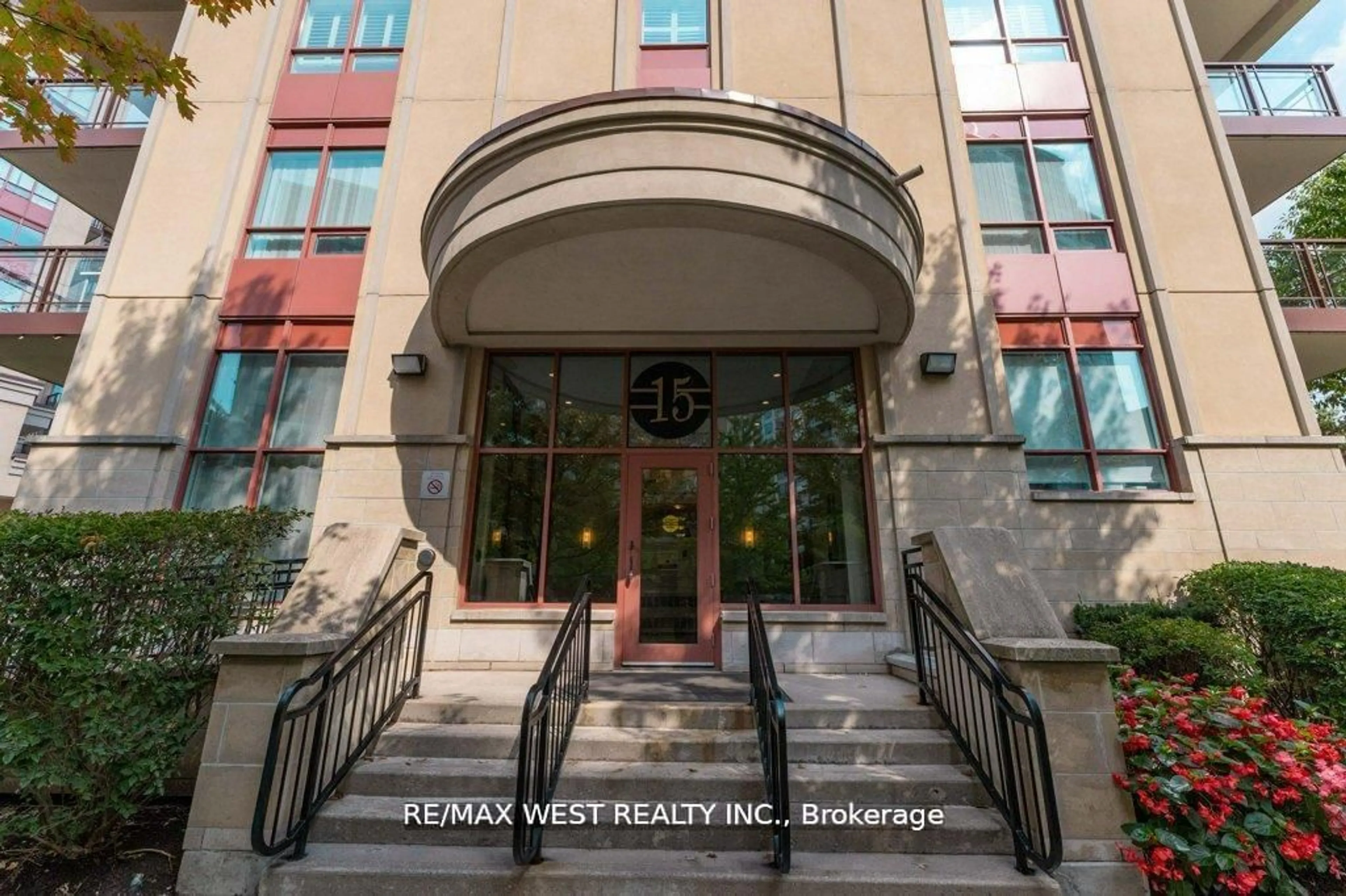 Indoor foyer for 15 Rean Dr #407, Toronto Ontario M2K 0A7