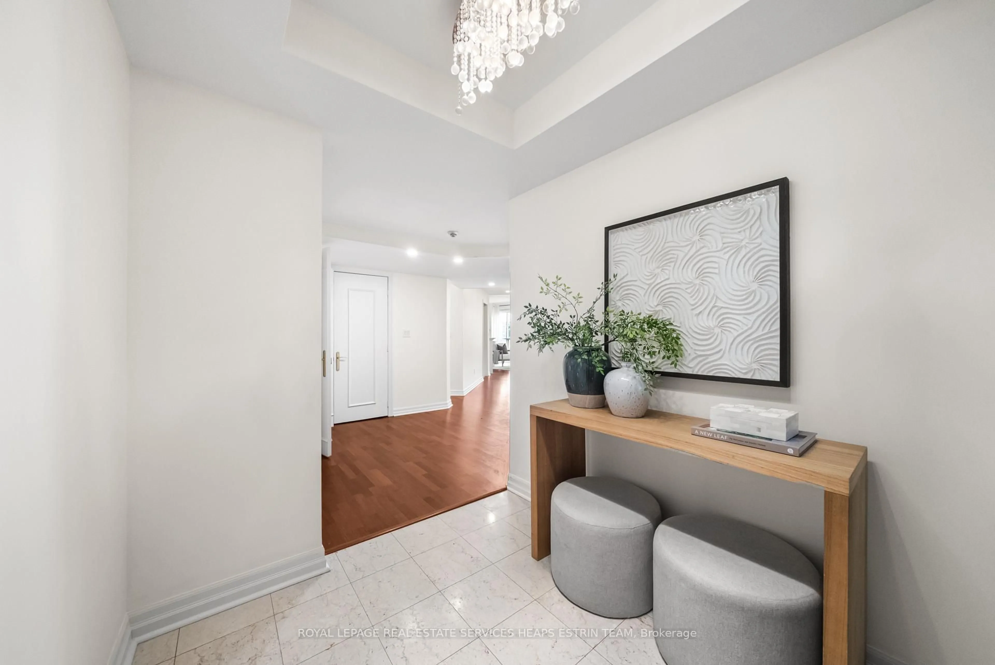 Indoor entryway for 2727 Yonge St #713, Toronto Ontario M4N 3R6