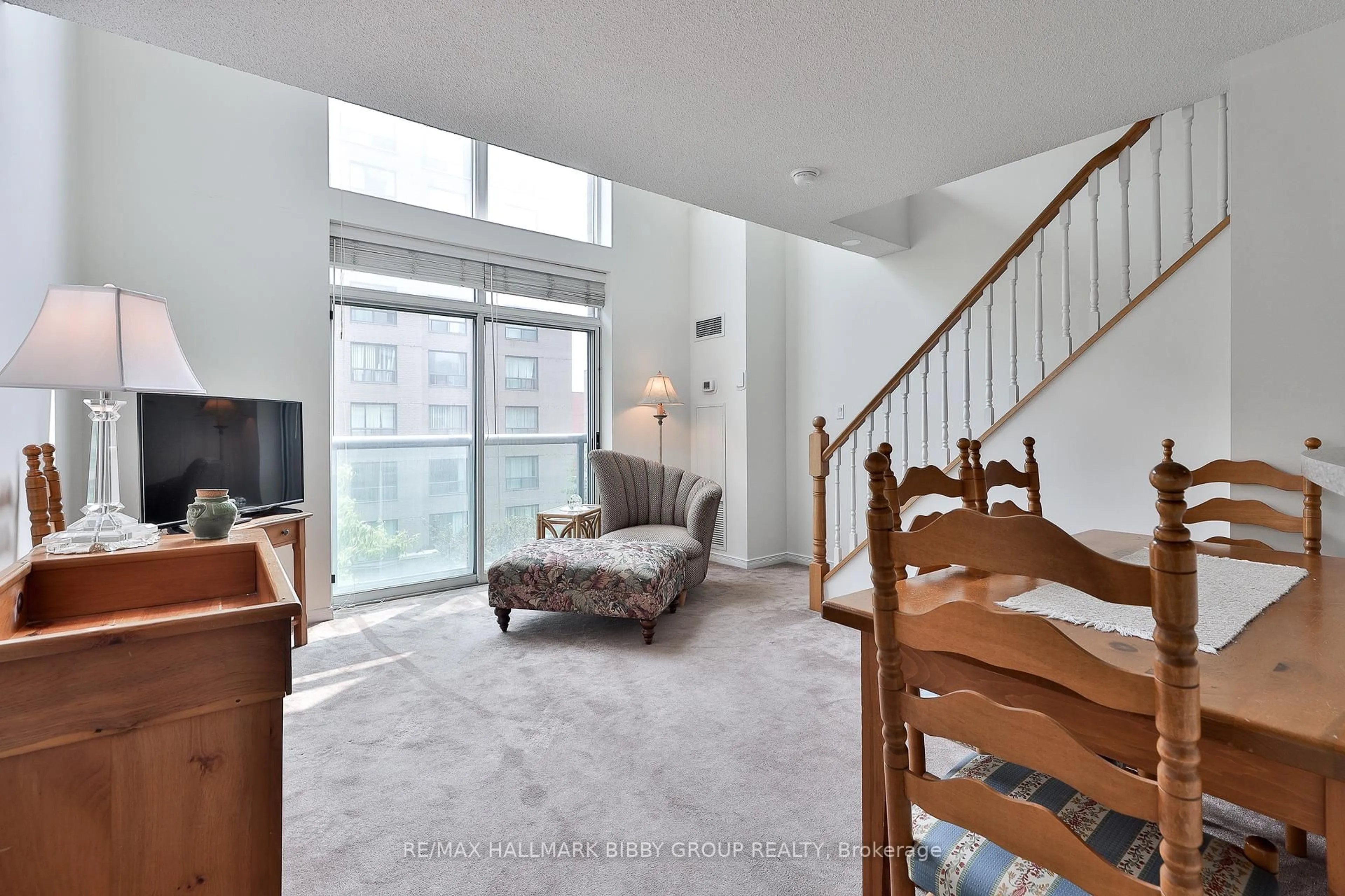 Indoor foyer for 109 Front St #528, Toronto Ontario M5A 4P7