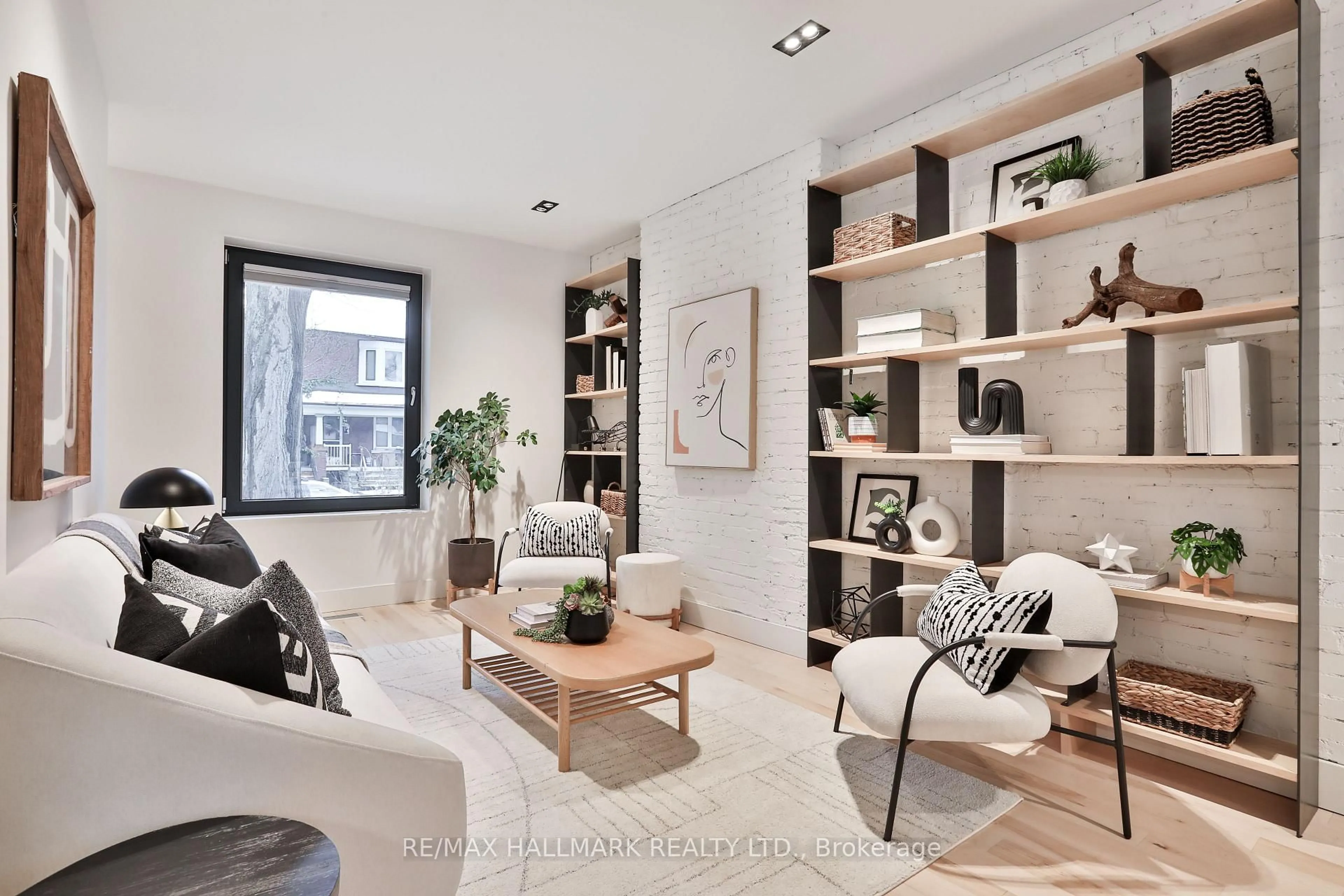 Living room with furniture, wood/laminate floor for 35 Palmerston Gdns, Toronto Ontario M6G 1V8