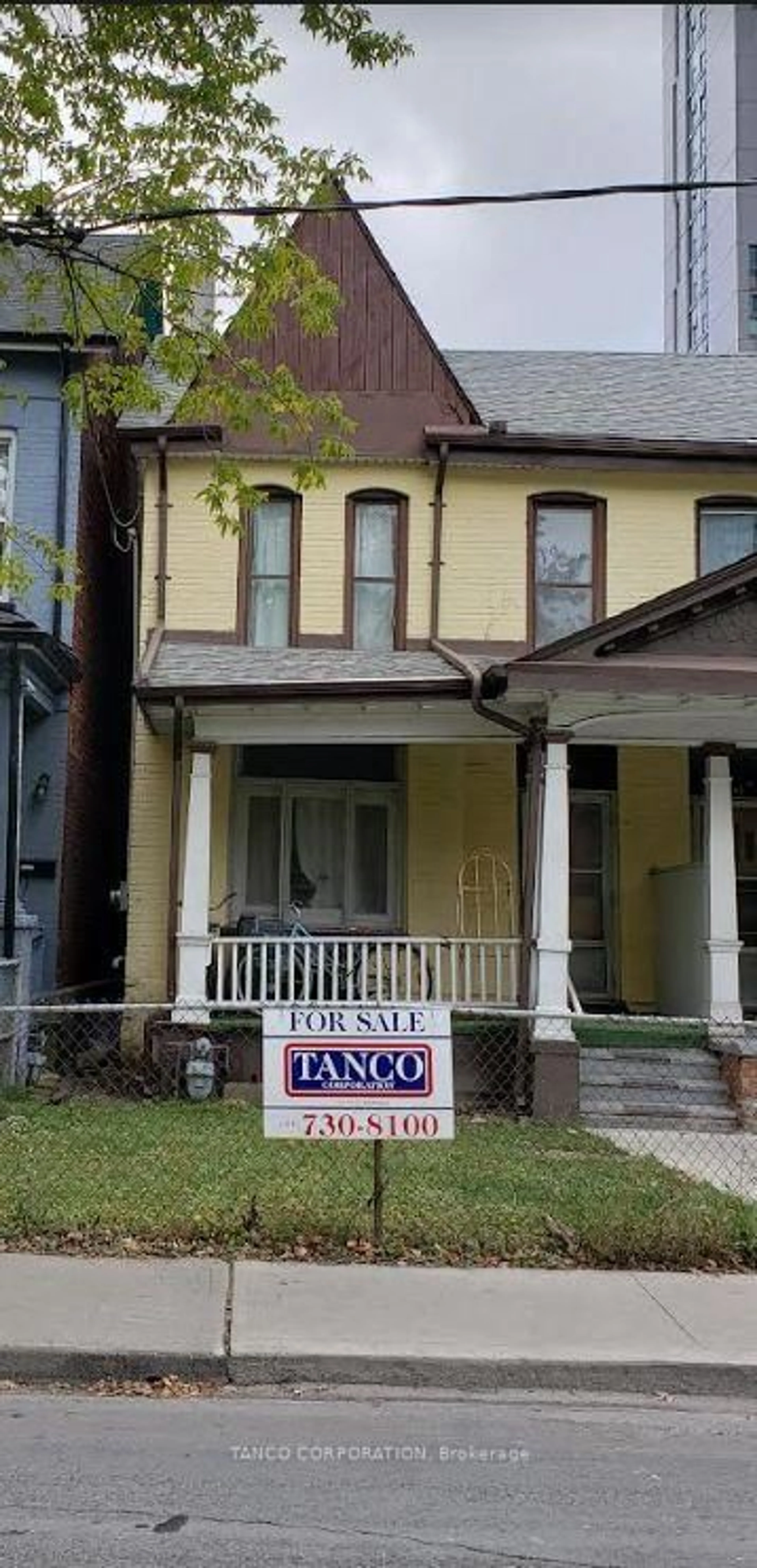 Home with vinyl exterior material, street for 170 Huron St, Toronto Ontario M5T 2B4