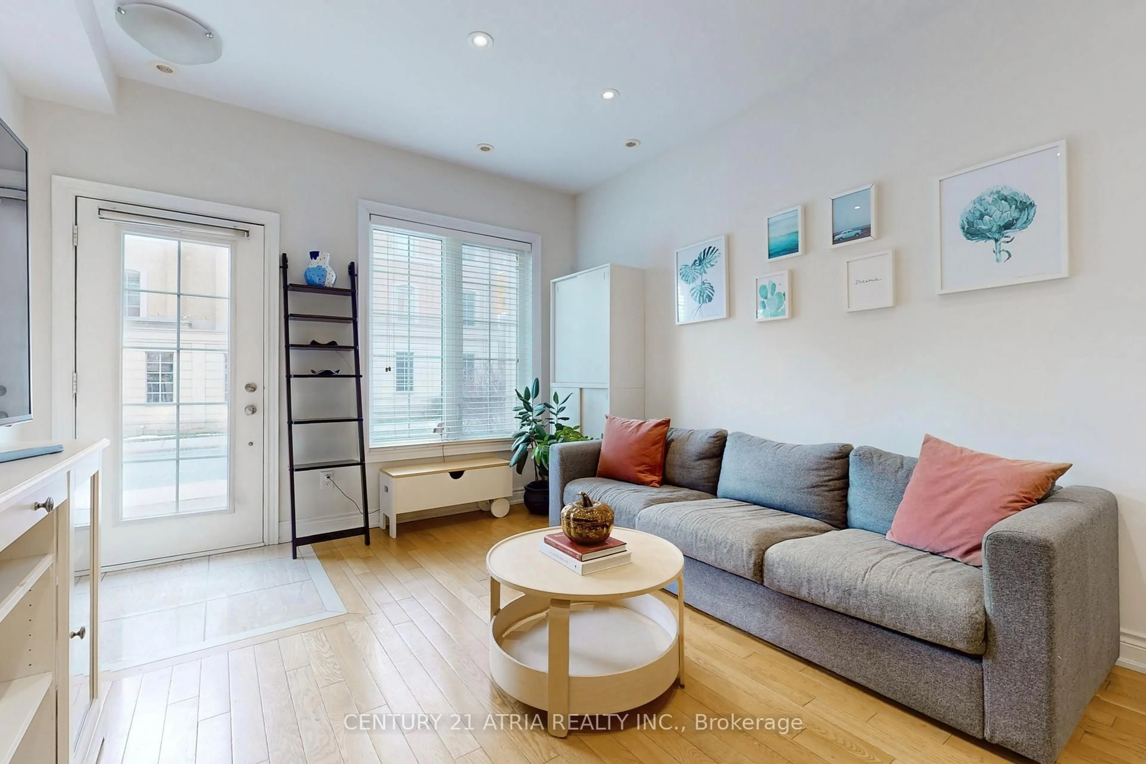 Living room with furniture, wood/laminate floor for 76 Hargrave Lane, Toronto Ontario M4N 0A4