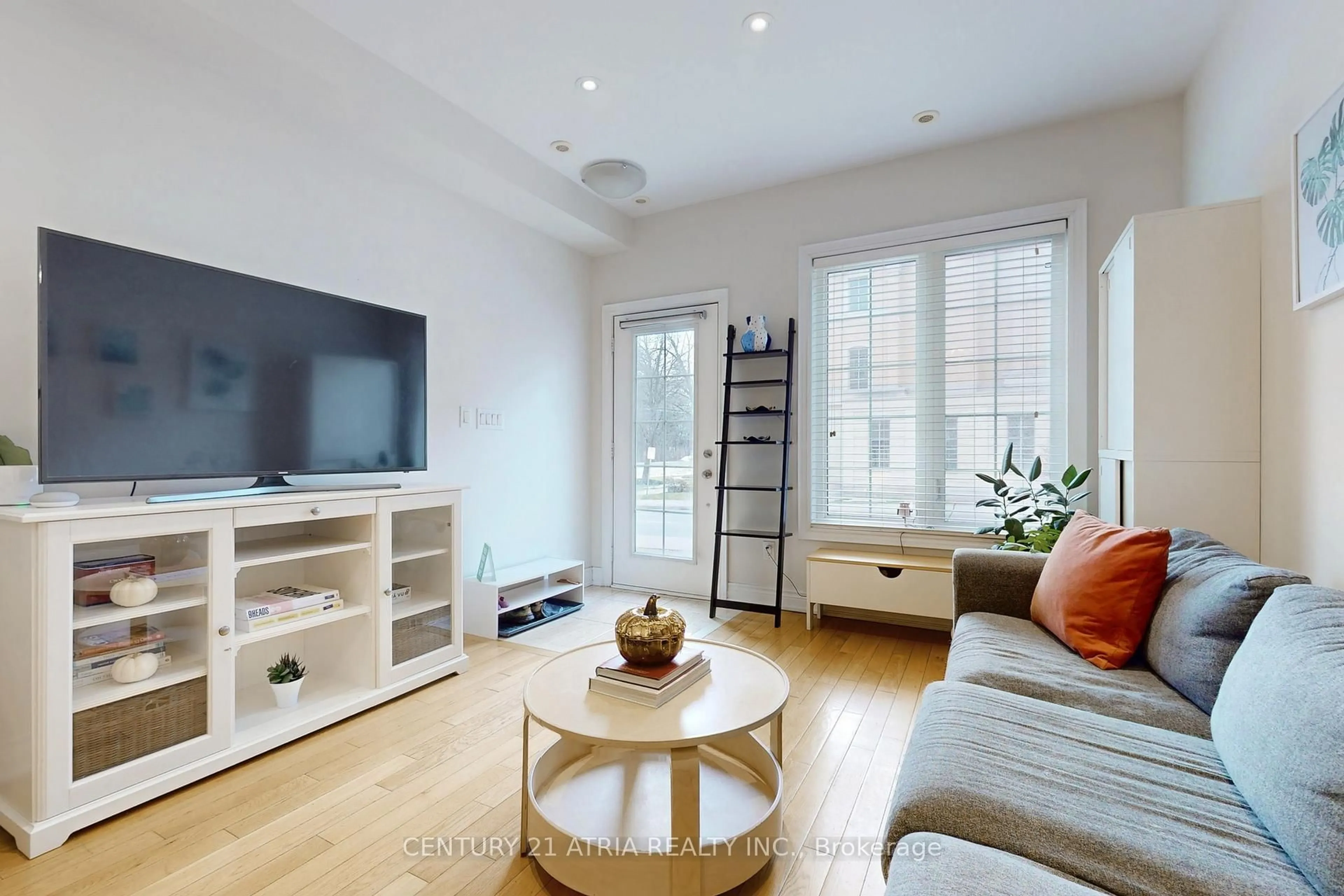 Living room with furniture, wood/laminate floor for 76 Hargrave Lane, Toronto Ontario M4N 0A4