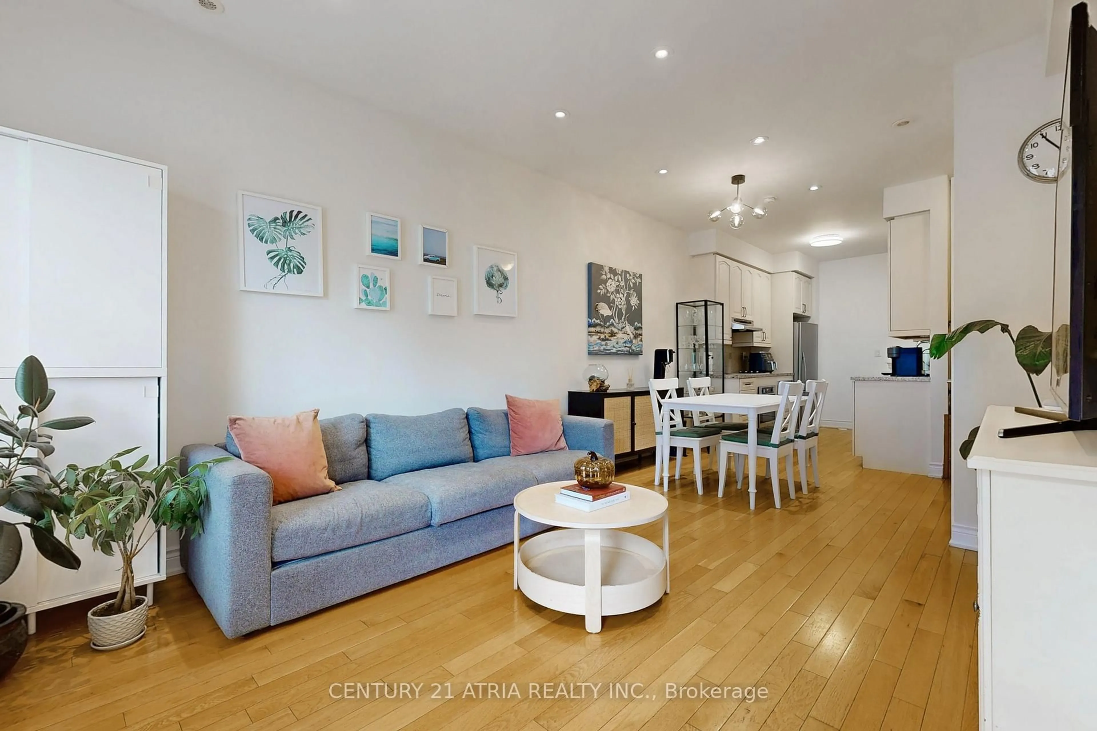 Living room with furniture, unknown for 76 Hargrave Lane, Toronto Ontario M4N 0A4