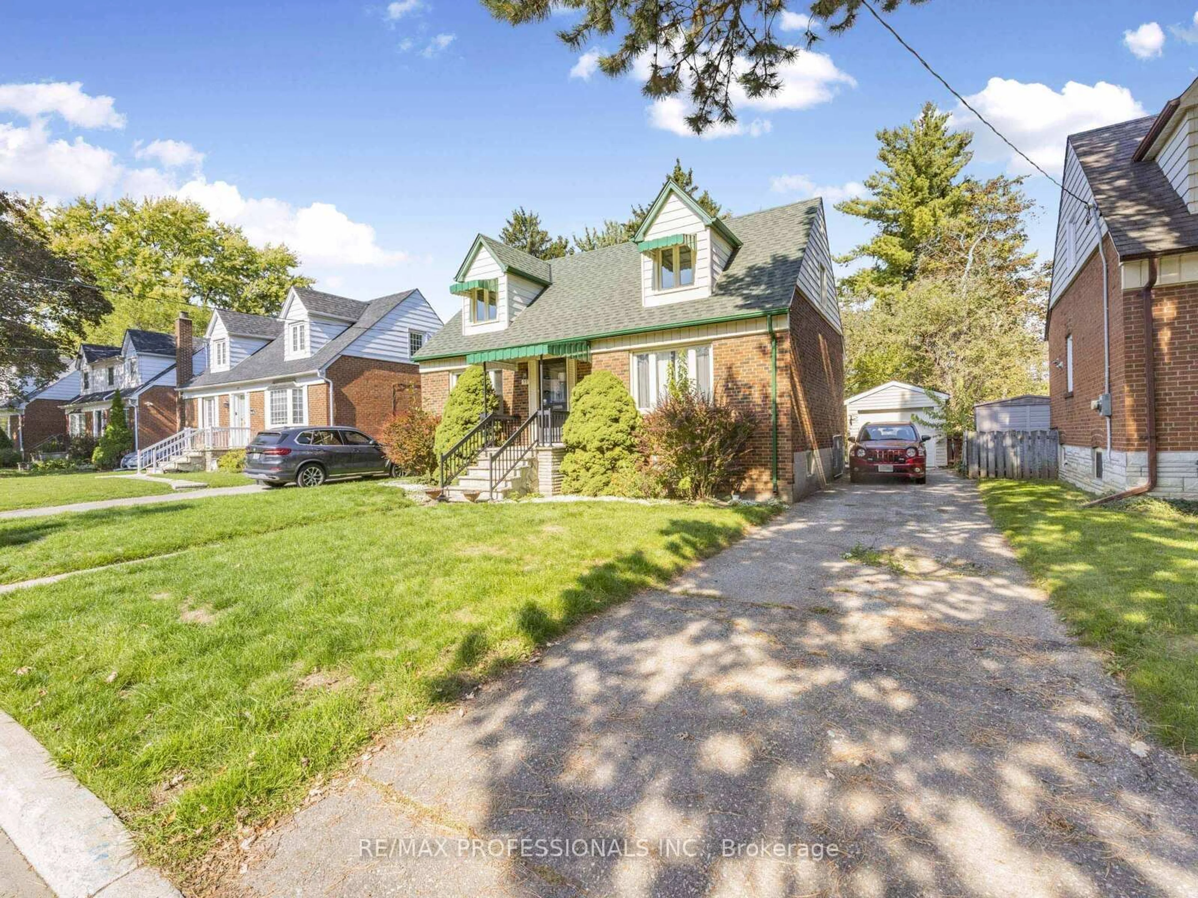 A pic from outside/outdoor area/front of a property/back of a property/a pic from drone, street for 55 Craigmore Cres, Toronto Ontario M2N 2Y6