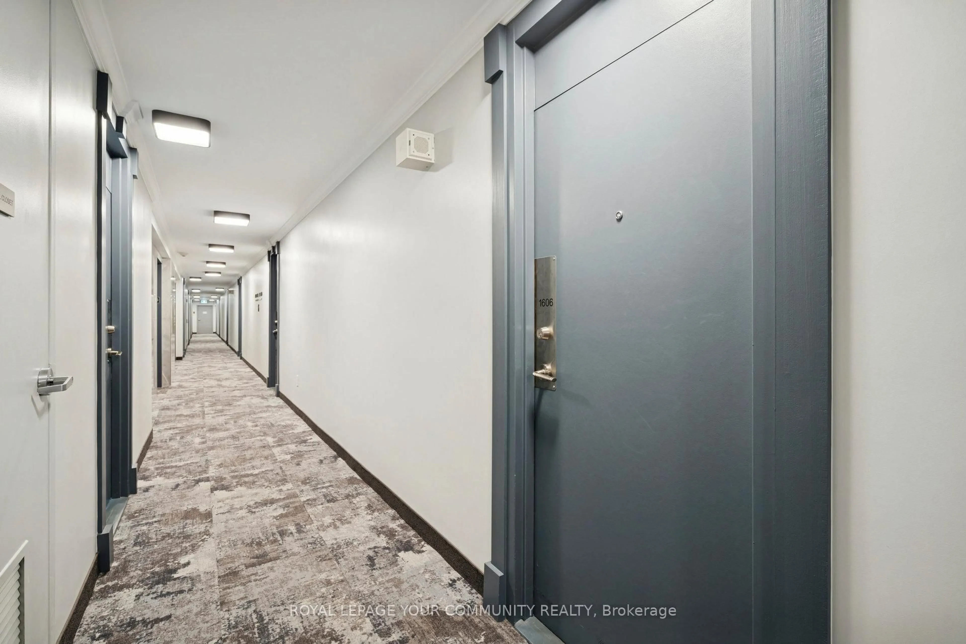 Indoor foyer for 40 Homewood Ave #1606, Toronto Ontario M4Y 2K2