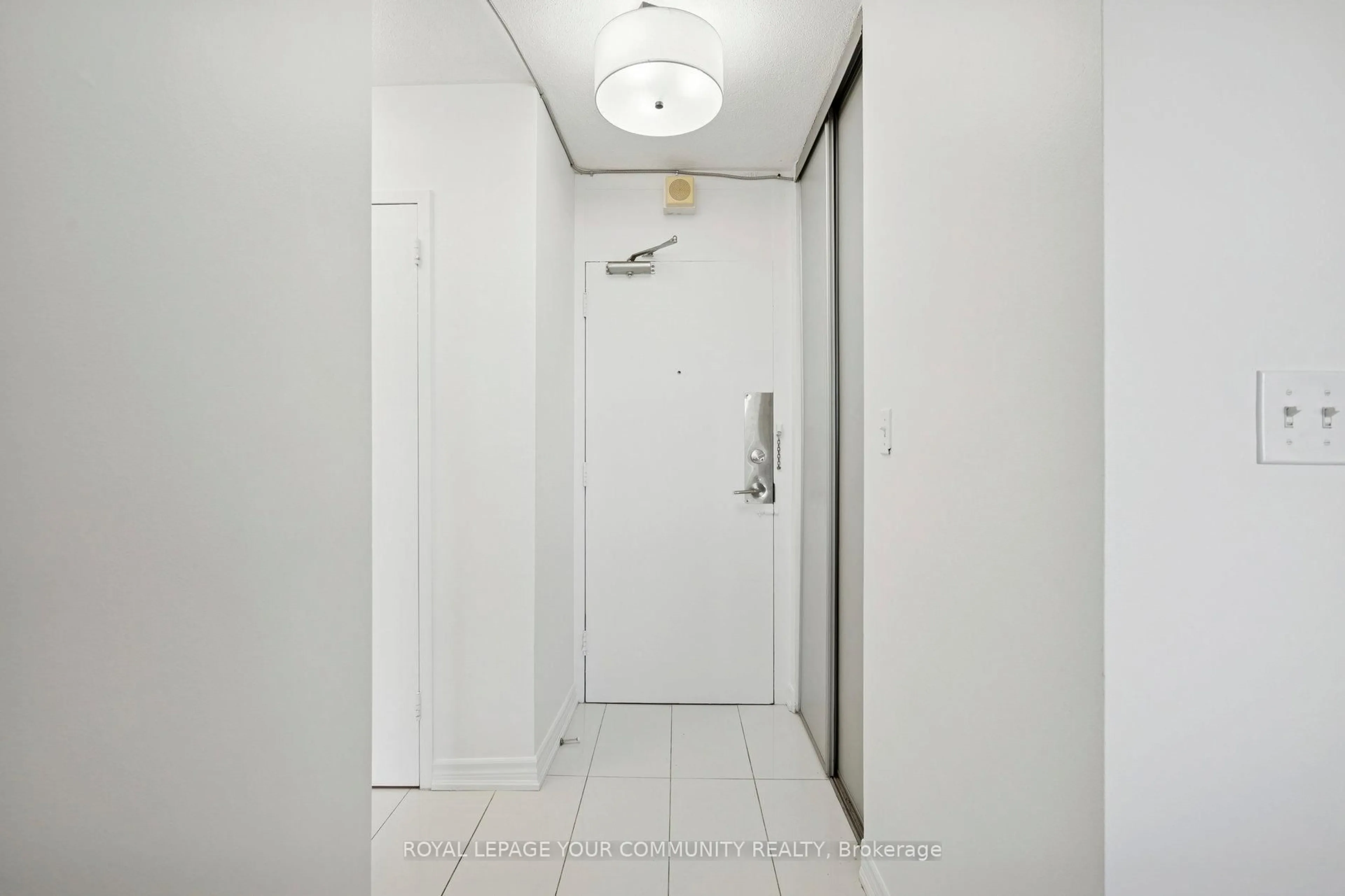 Indoor foyer for 40 Homewood Ave #1606, Toronto Ontario M4Y 2K2