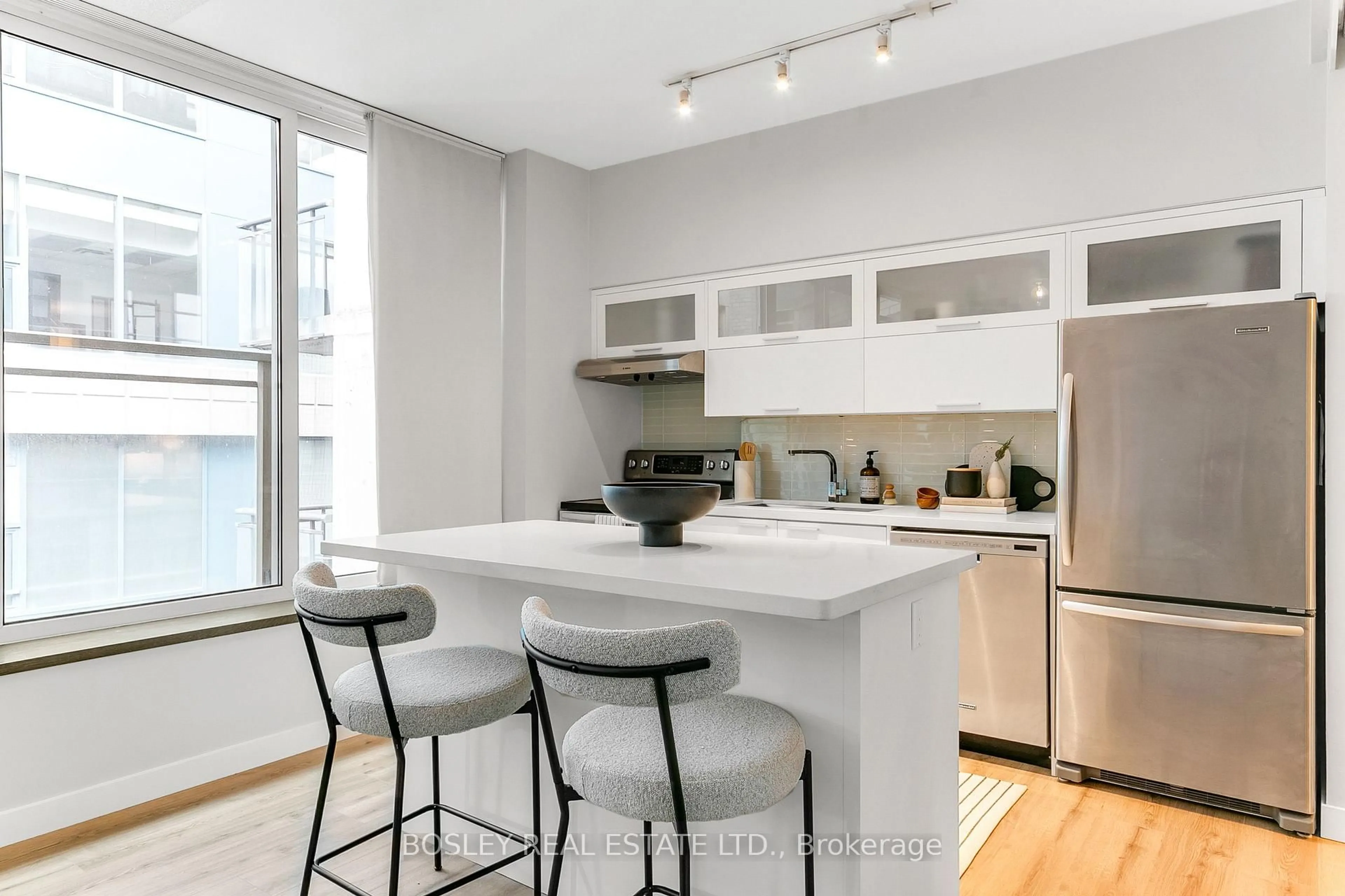 Open concept kitchen, unknown for 50 Camden St #708, Toronto Ontario M5V 3N1