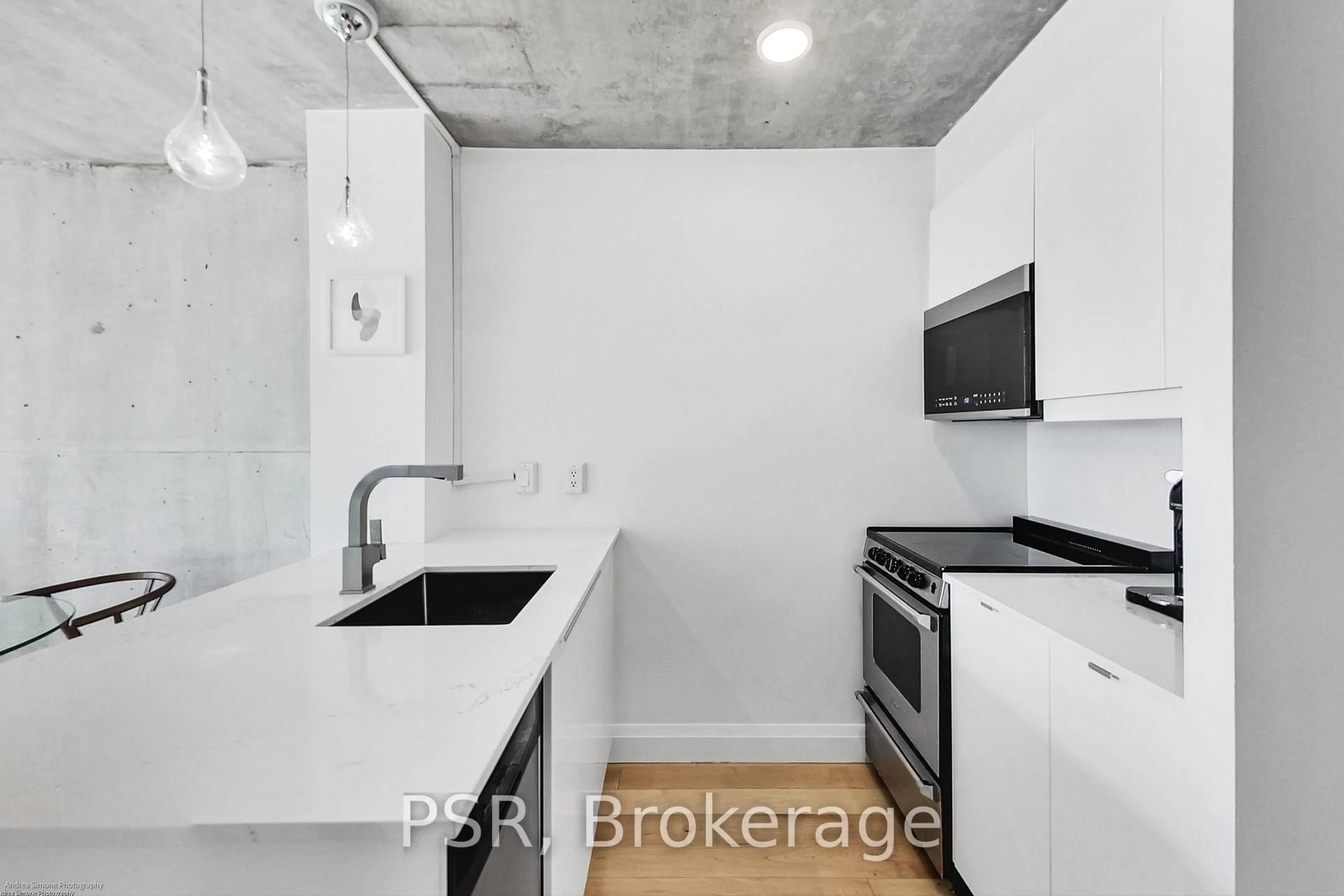 Standard kitchen, unknown for 954 King St #511, Toronto Ontario M6K 3L9