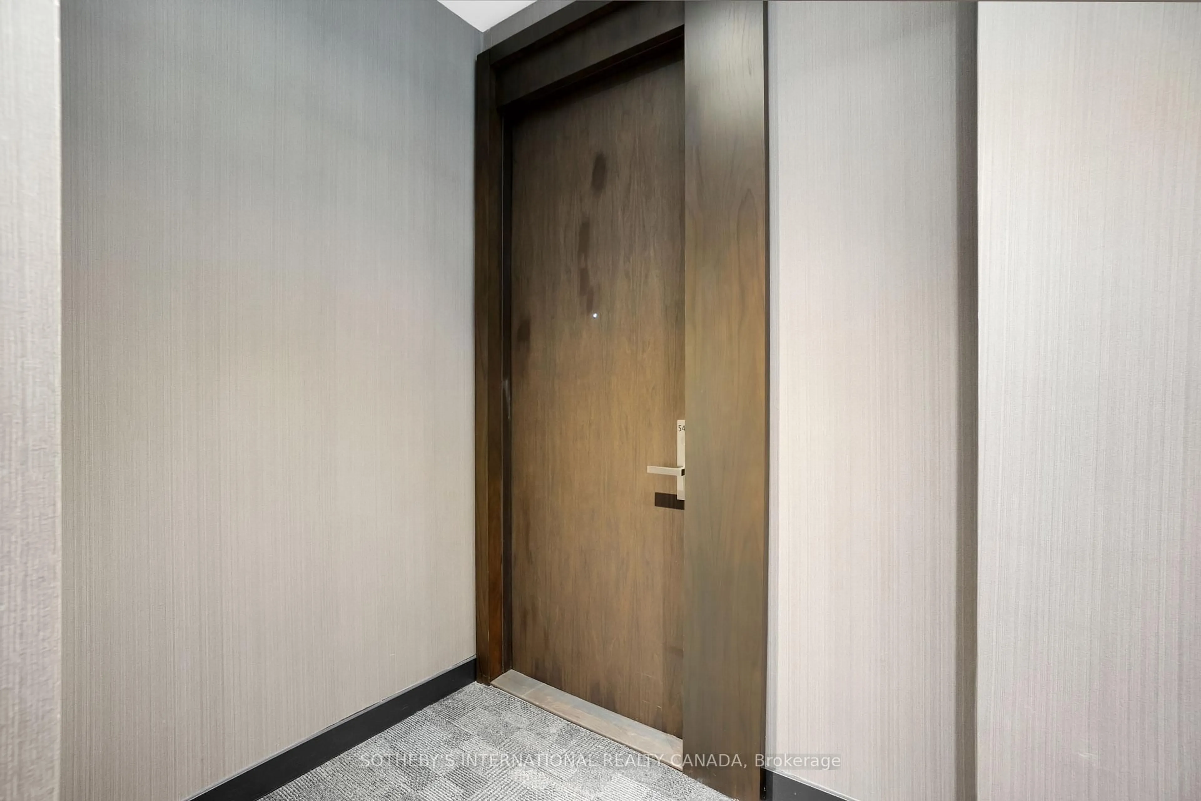 Indoor foyer for 1 Yorkville Ave #5405, Toronto Ontario M4W 0B1