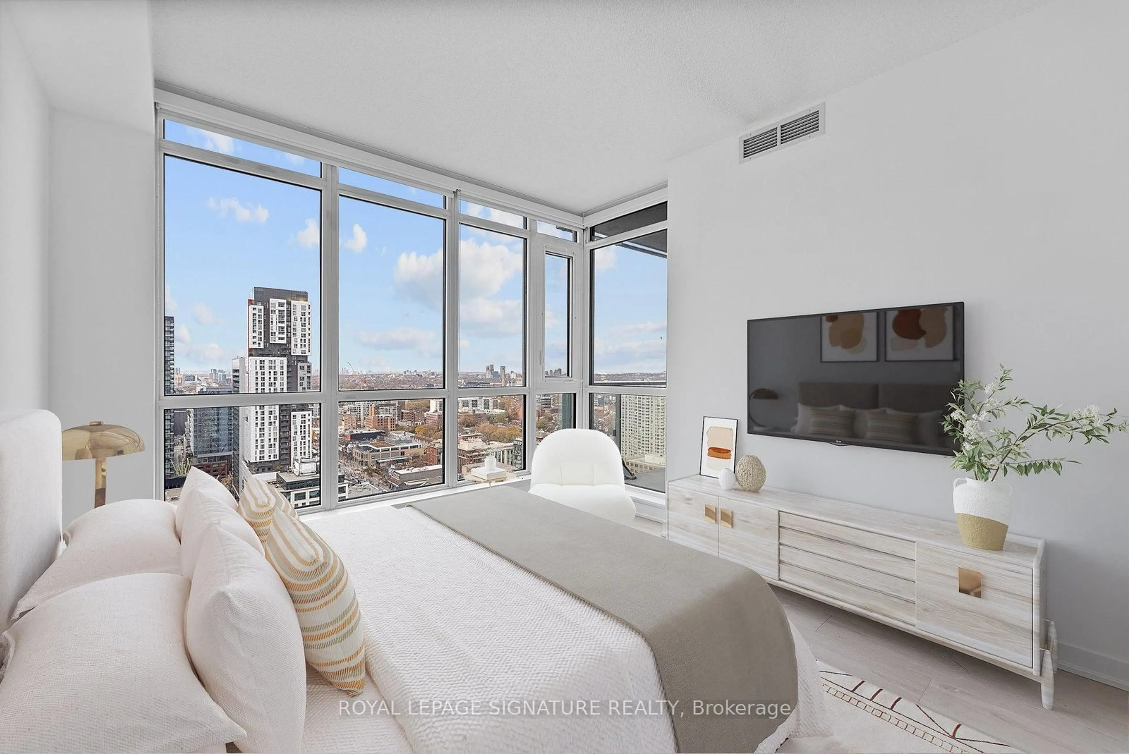 A pic of a room for 199 Richmond St #2906, Toronto Ontario M5V 0H4