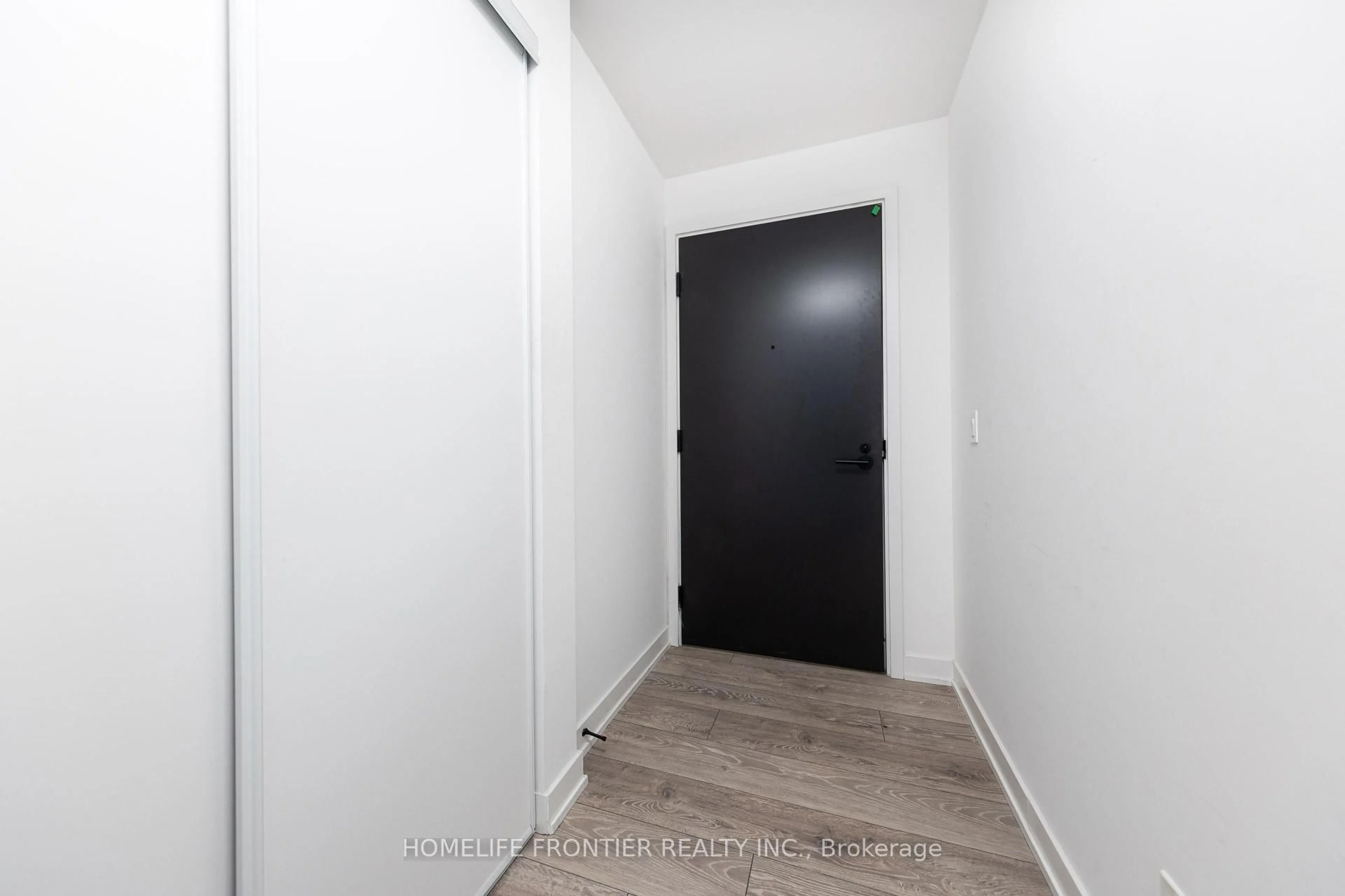 Indoor entryway for 108 Peter St #4702, Toronto Ontario M5V 0W2