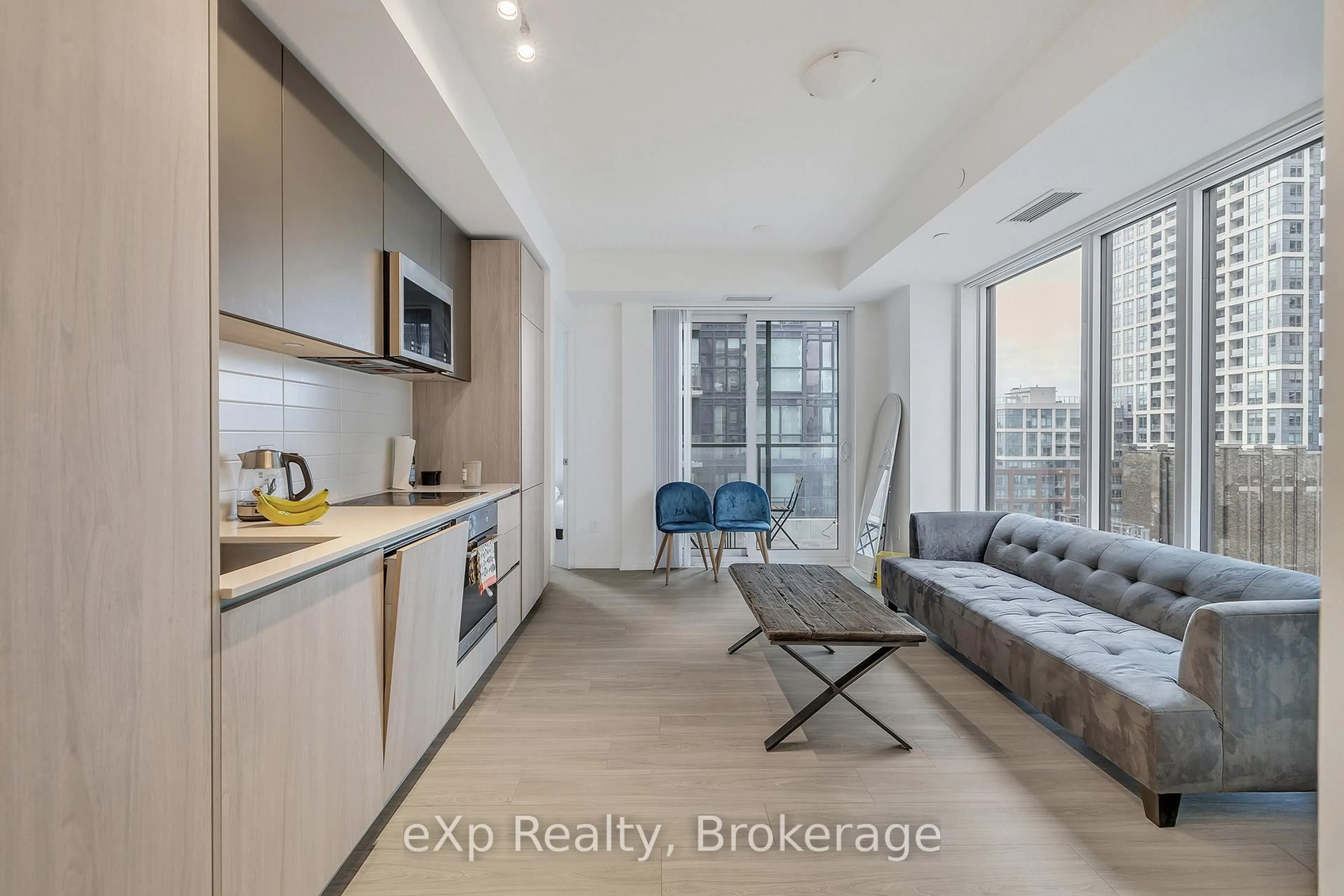 Unknown for 8 Widmer St #1903, Toronto Ontario M5V 0W6