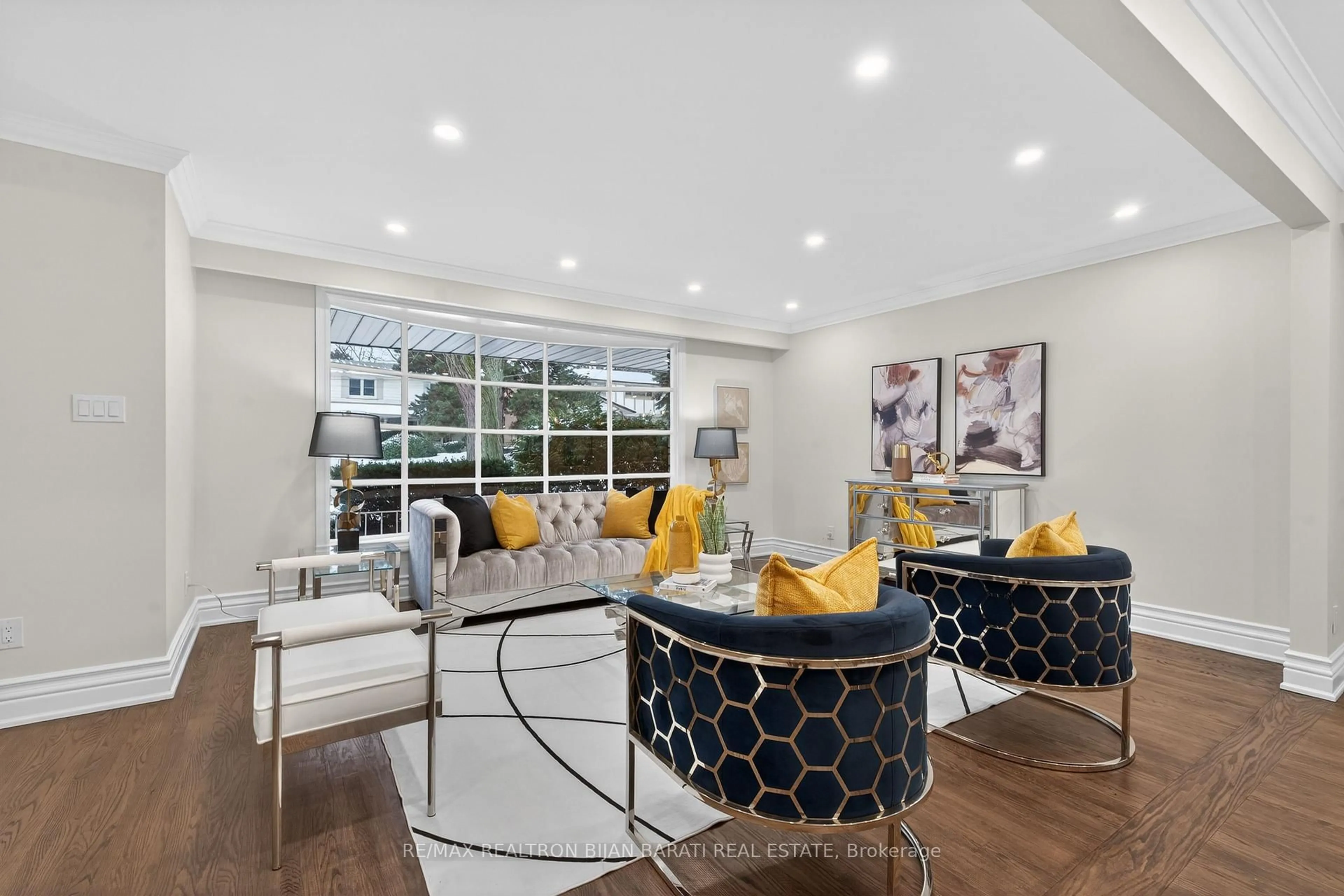 Living room with furniture, unknown for 32 Colonnade Rd, Toronto Ontario M2K 2L5