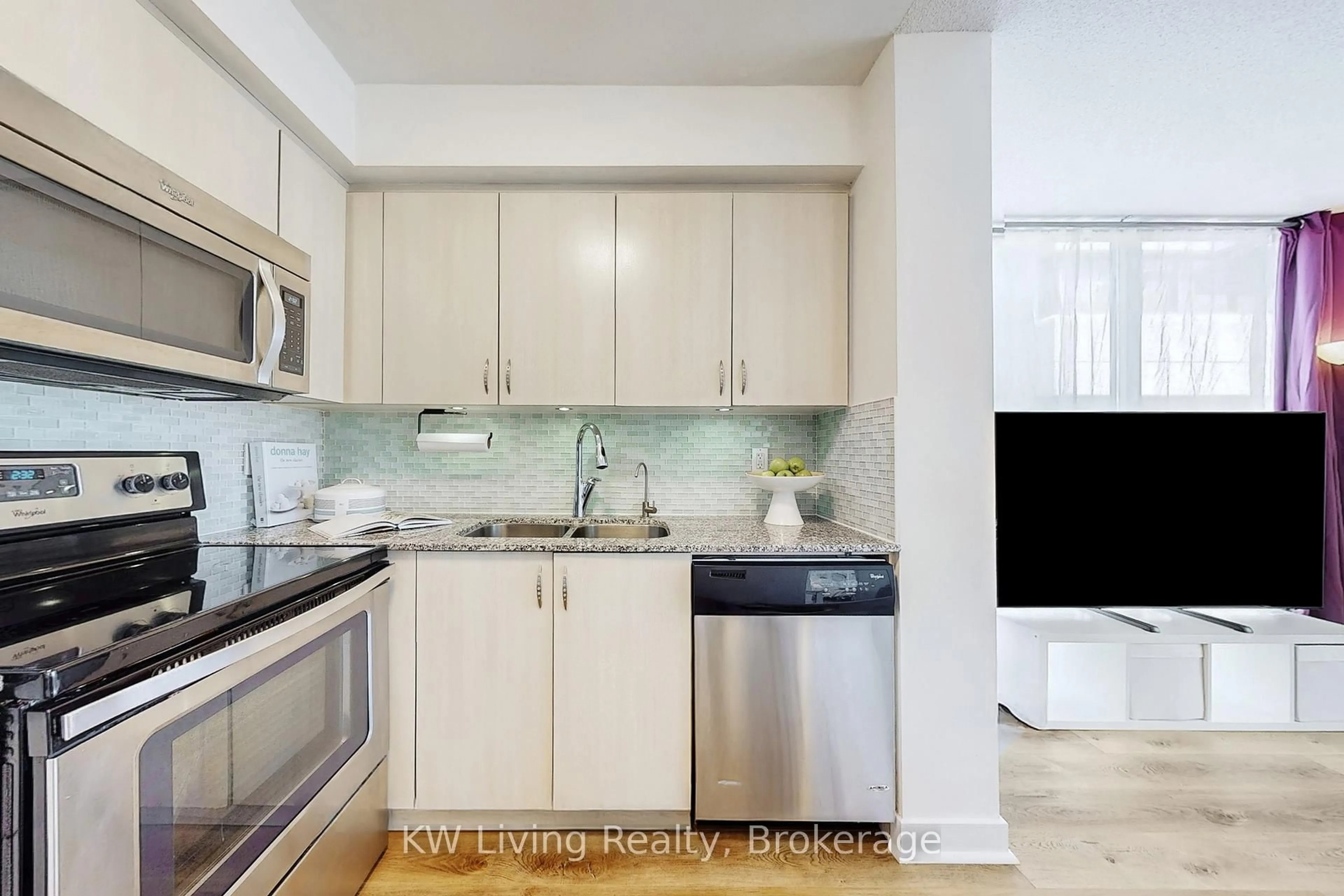 Standard kitchen, ceramic/tile floor for 5740 Yonge St #409, Toronto Ontario M2M 0B1