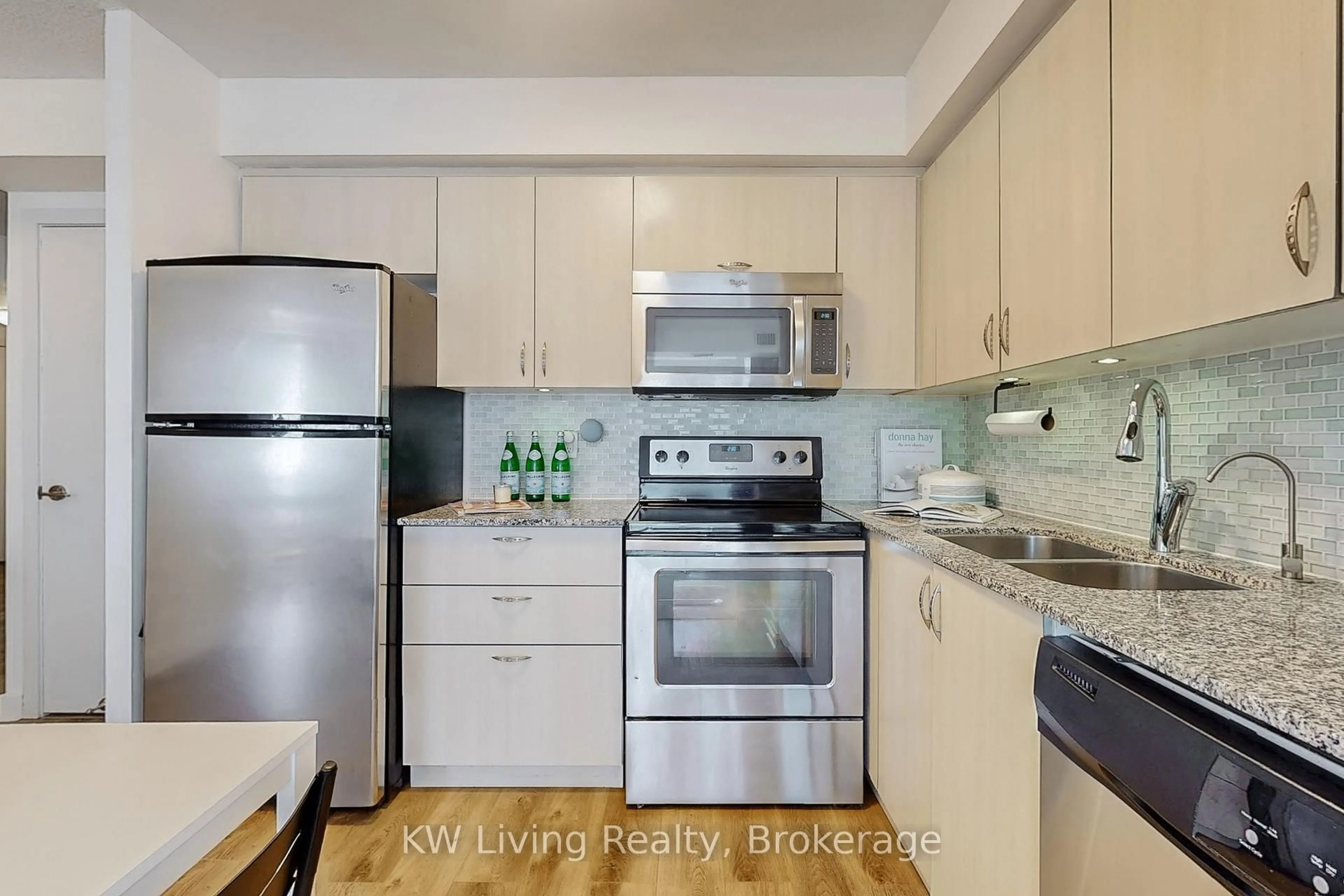 Standard kitchen, unknown for 5740 Yonge St #409, Toronto Ontario M2M 0B1