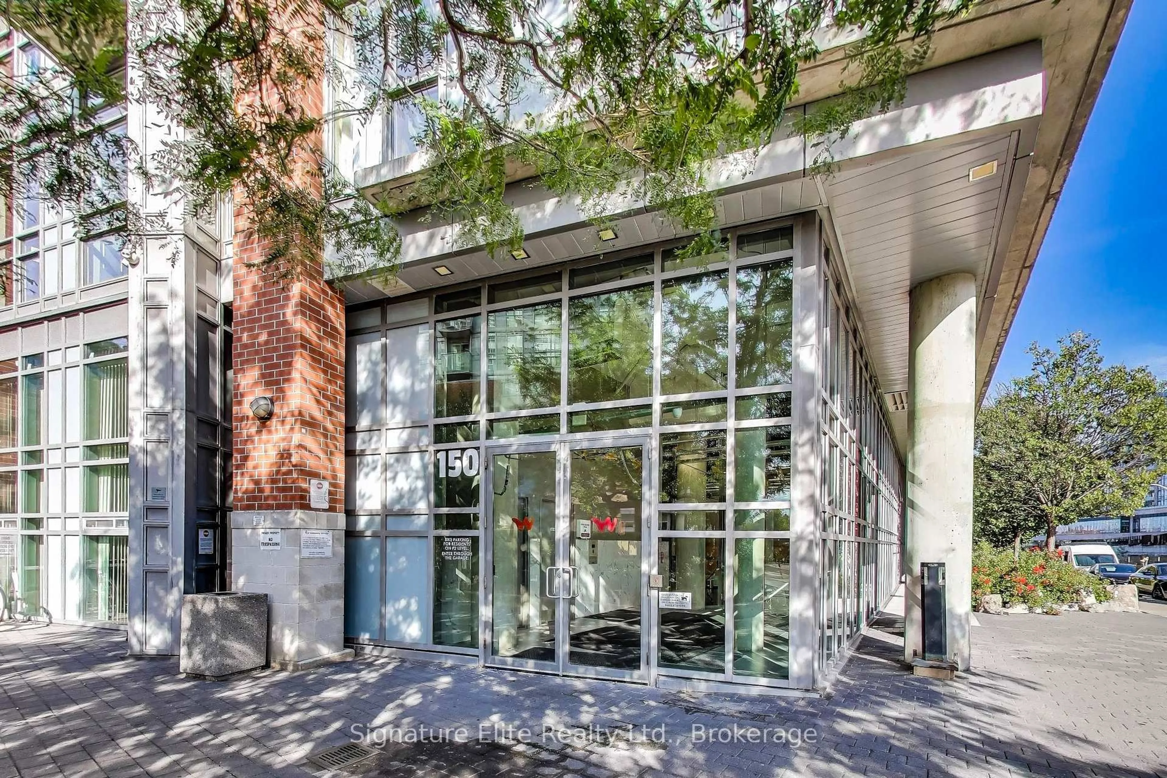 Indoor foyer for 150 Sudbury St #1703, Toronto Ontario M6J 3S8